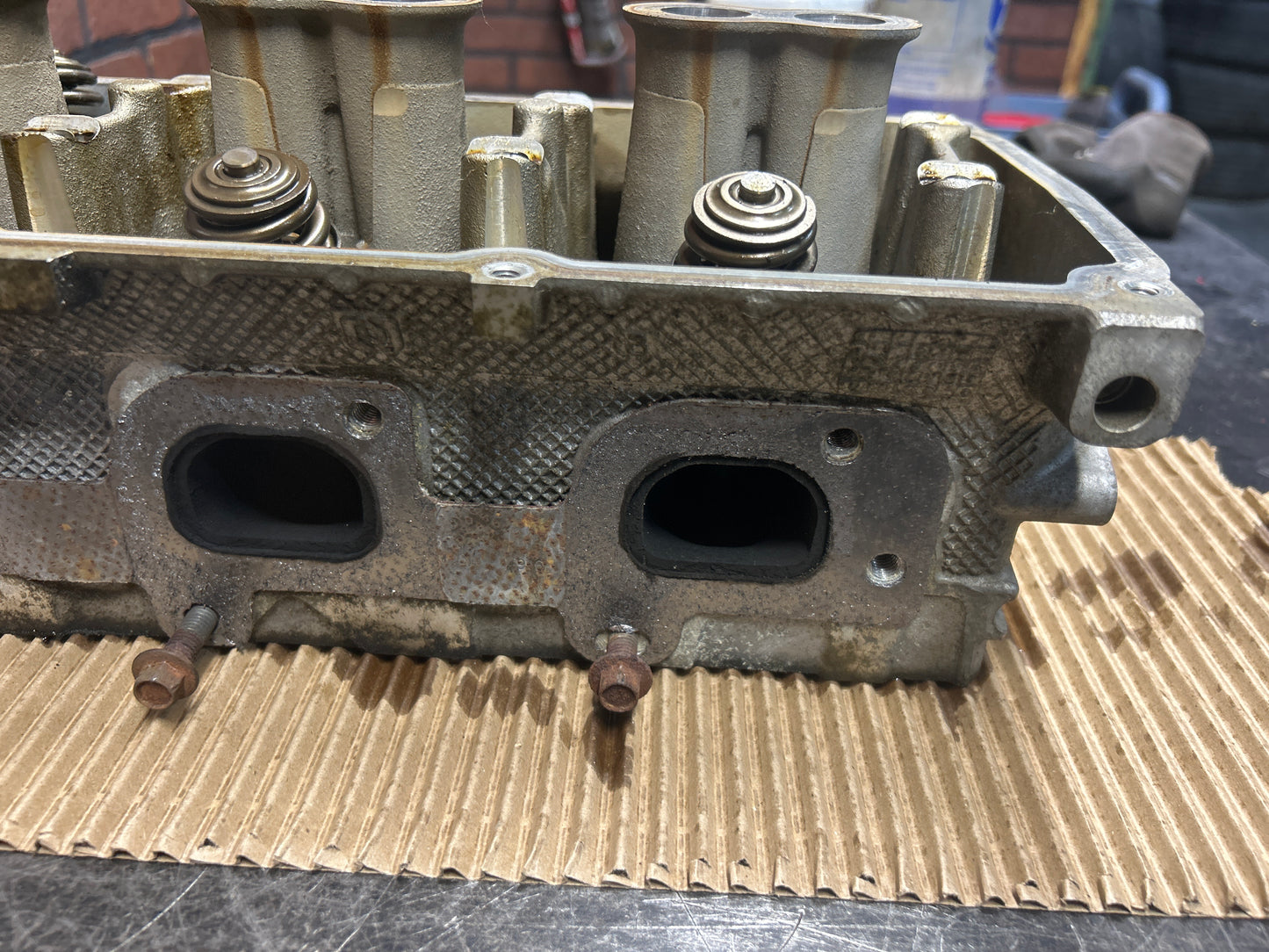 2005-2010 Chrysler 300C/Charger/Challenger SRT8 6.1L Hemi OEM Cylinder Heads Set