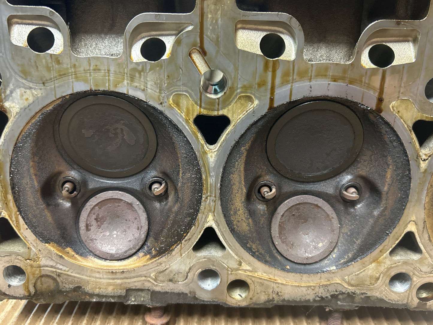 2005-2010 Chrysler 300C/Charger/Challenger SRT8 6.1L Hemi OEM Cylinder Heads Set