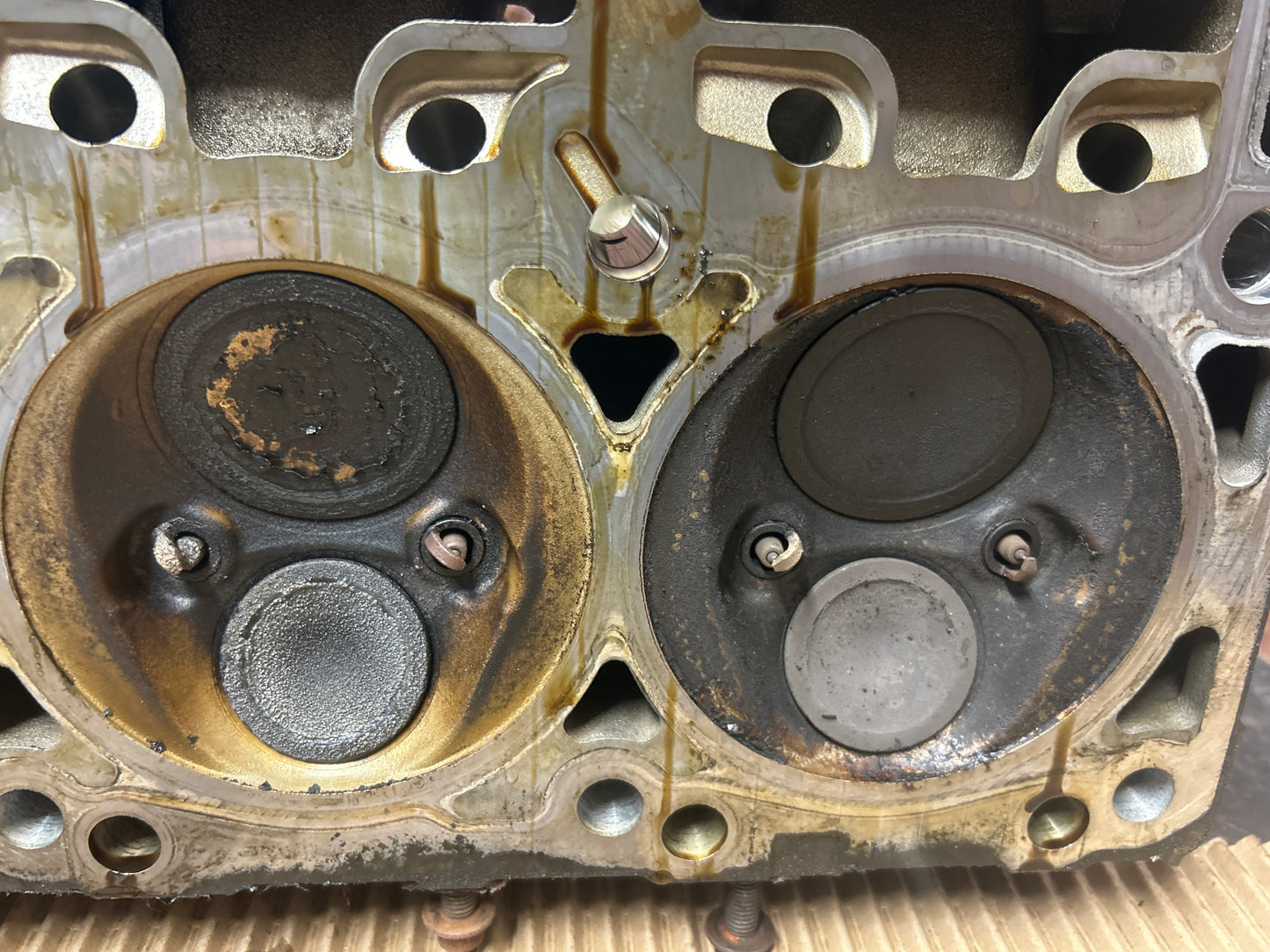 2005-2010 Chrysler 300C/Charger/Challenger SRT8 6.1L Hemi OEM Cylinder Heads Set