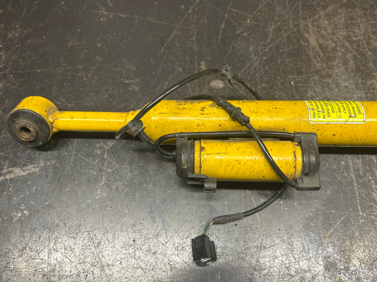 12-23 Chrysler 300 SRT8 Left Rear Shock Strut Active Dampening Mopar 5181545AC