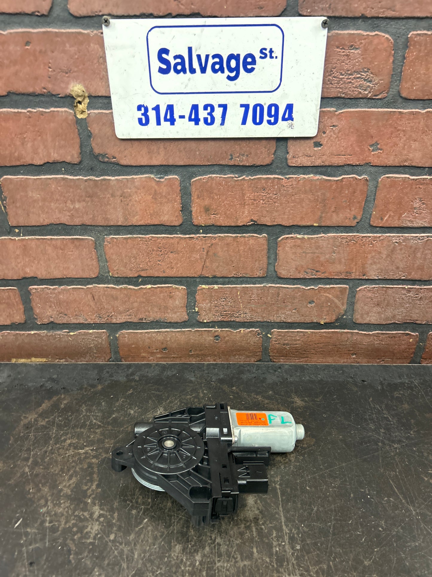 2014-2023 JEEP CHEROKEE FRONT LEFT DRIVER DOOR WINDOW REGULATOR MOTOR OEM