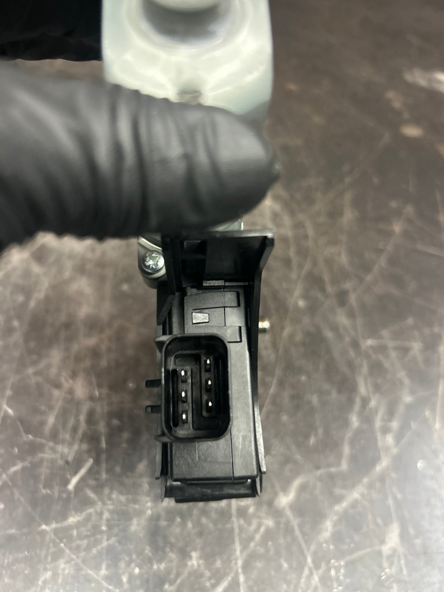2014-2023 JEEP CHEROKEE FRONT LEFT DRIVER DOOR WINDOW REGULATOR MOTOR OEM