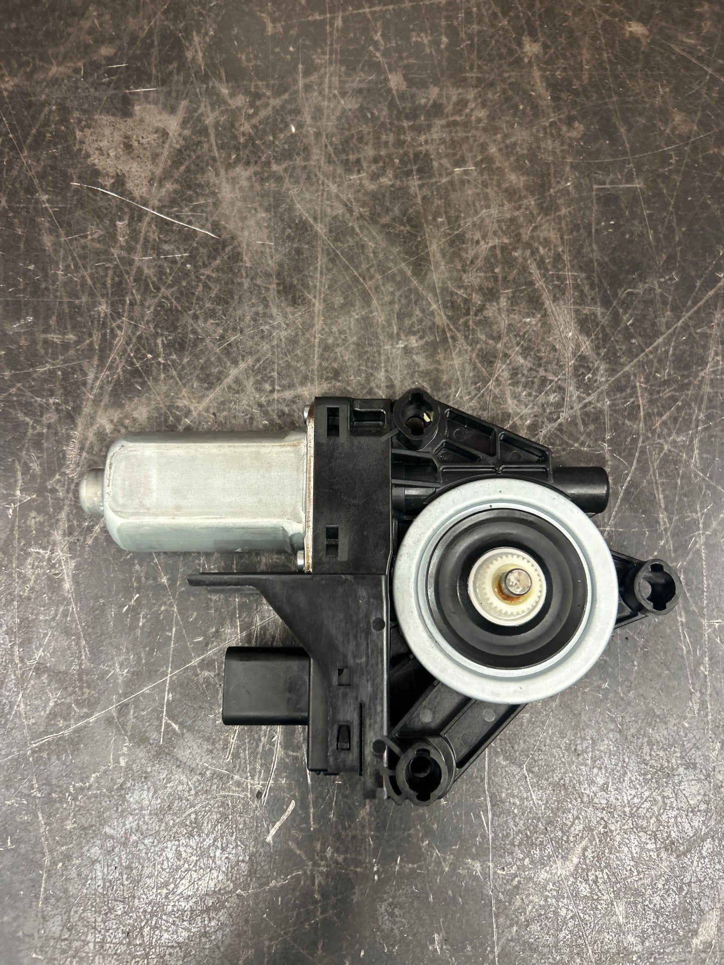 2014-2023 JEEP CHEROKEE FRONT LEFT DRIVER DOOR WINDOW REGULATOR MOTOR OEM