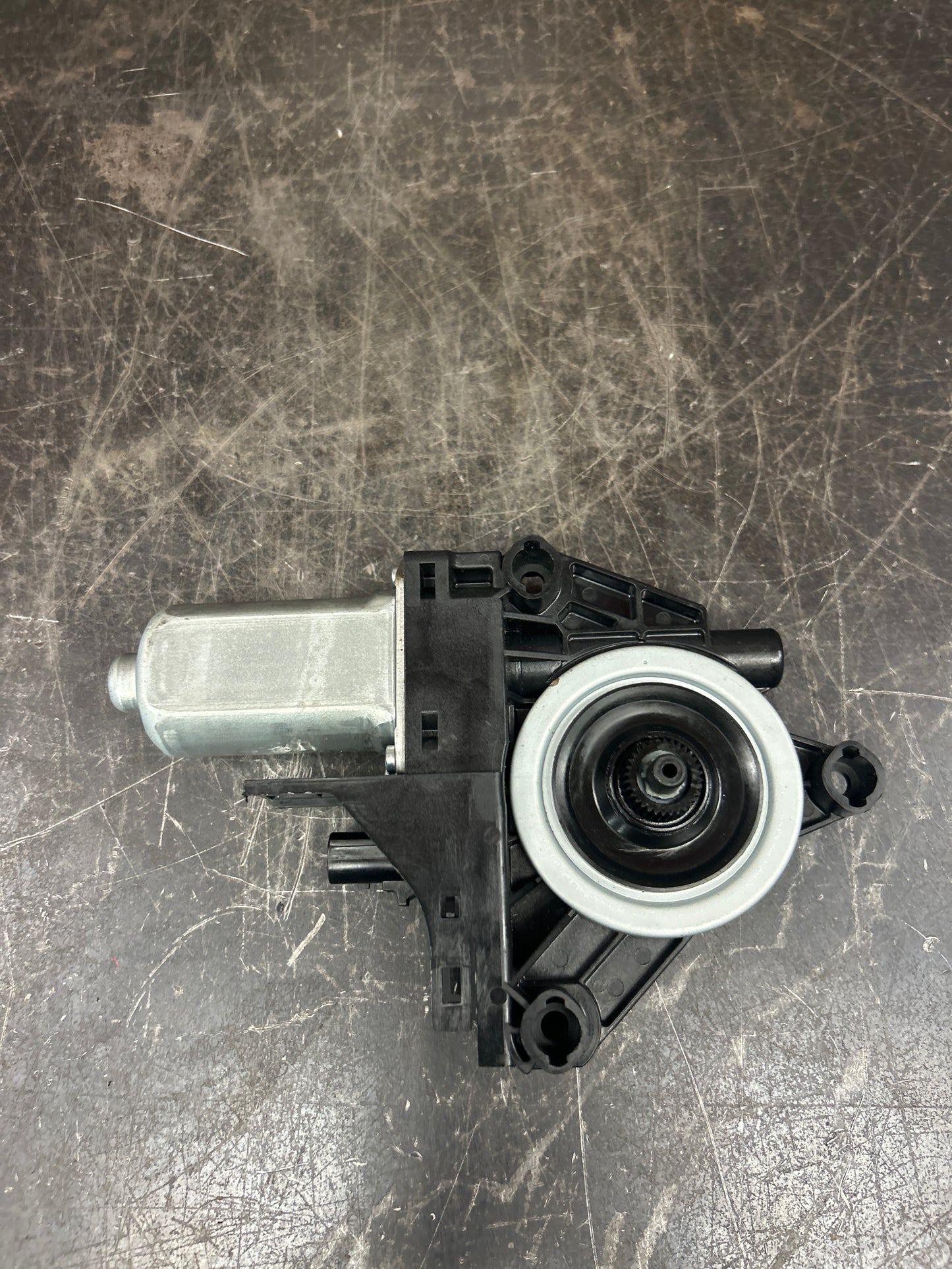 2014-2023 JEEP CHEROKEE REAR RIGHT DOOR WINDOW REGULATOR MOTOR OEM