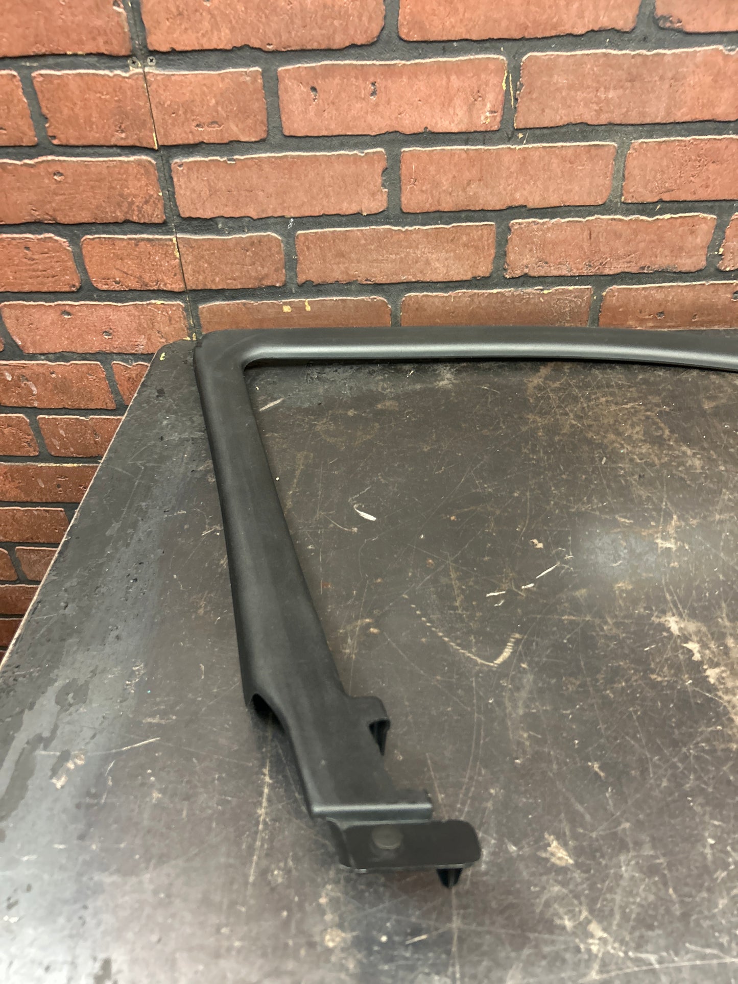 2011-2021 JEEP GRAND CHEROKEE FRONT LEFT DOOR WINDOW FRAME TRIM PANEL COVER OEM