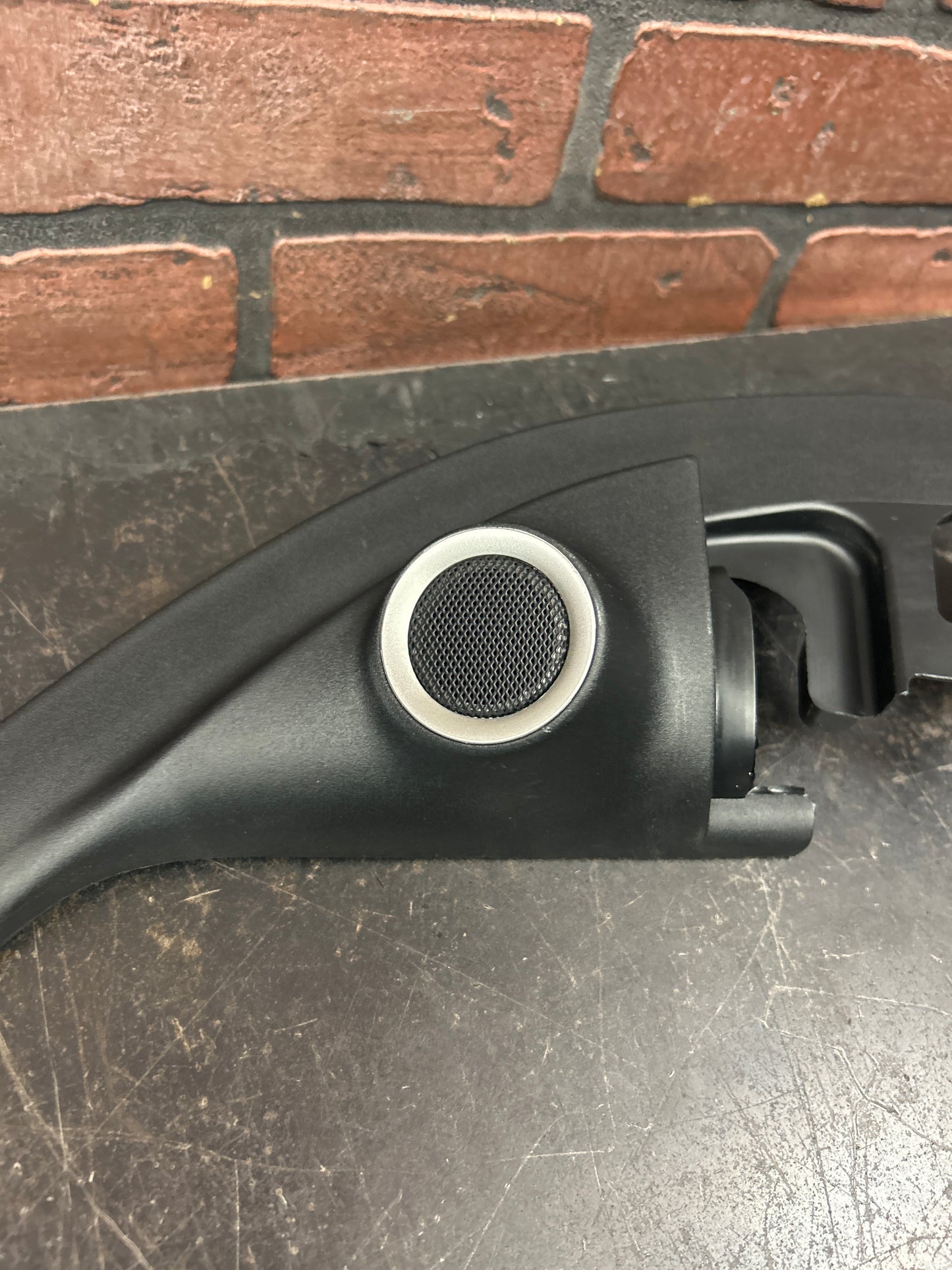 2011-2021 JEEP GRAND CHEROKEE FRONT LEFT DOOR WINDOW FRAME TRIM PANEL COVER OEM