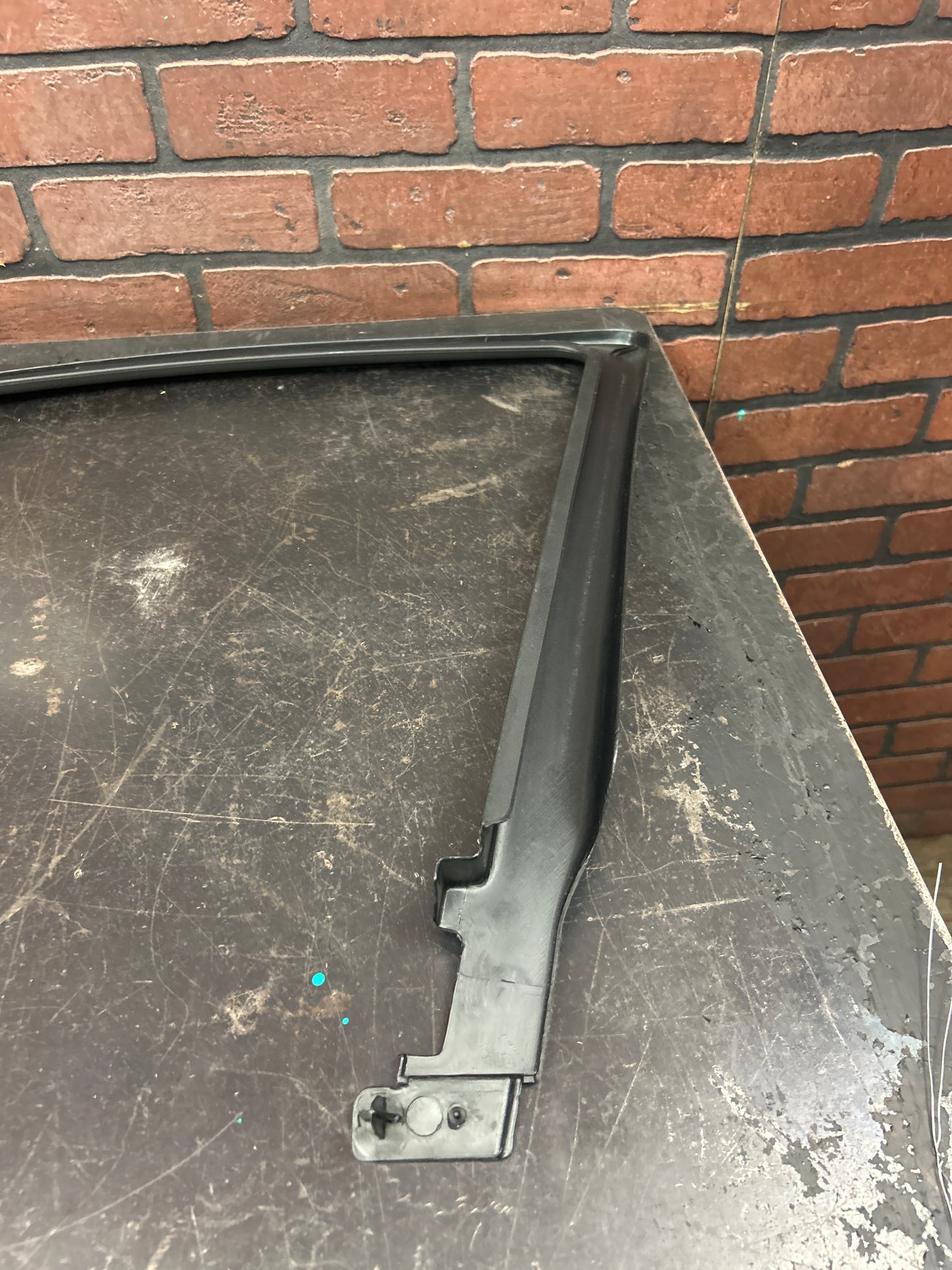 2011-2021 JEEP GRAND CHEROKEE FRONT LEFT DOOR WINDOW FRAME TRIM PANEL COVER OEM