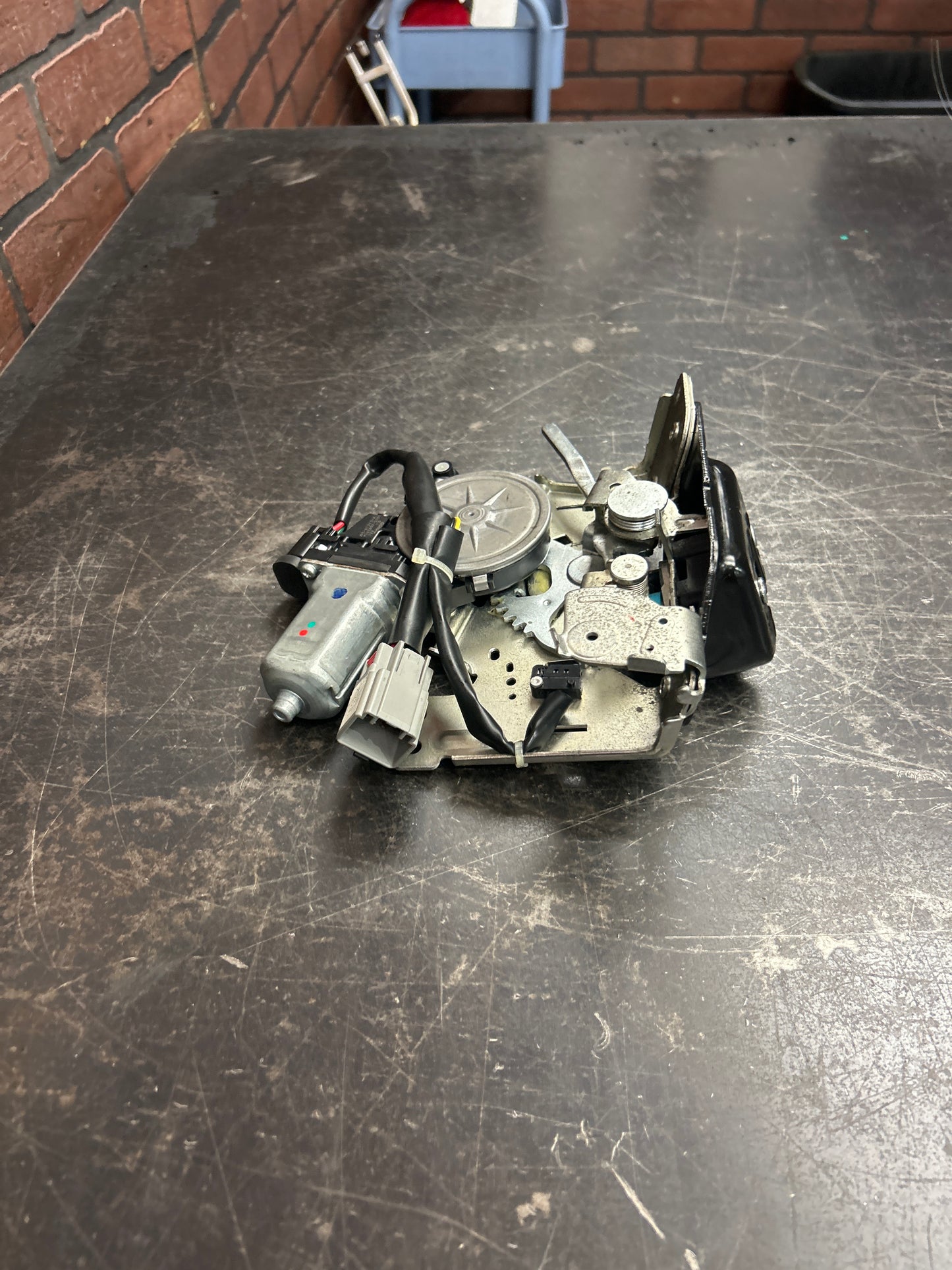 2011-2019 Jeep Grand Cherokee Trunk Tailgate Liftgate Latch Lock Actuator OEM