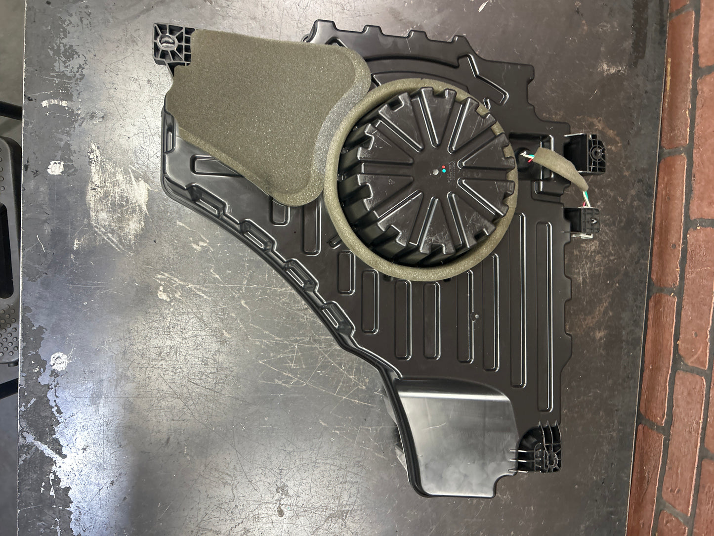 2012-2021 Jeep Grand Cherokee Sub Woofer Speaker 05035130AC OEM
