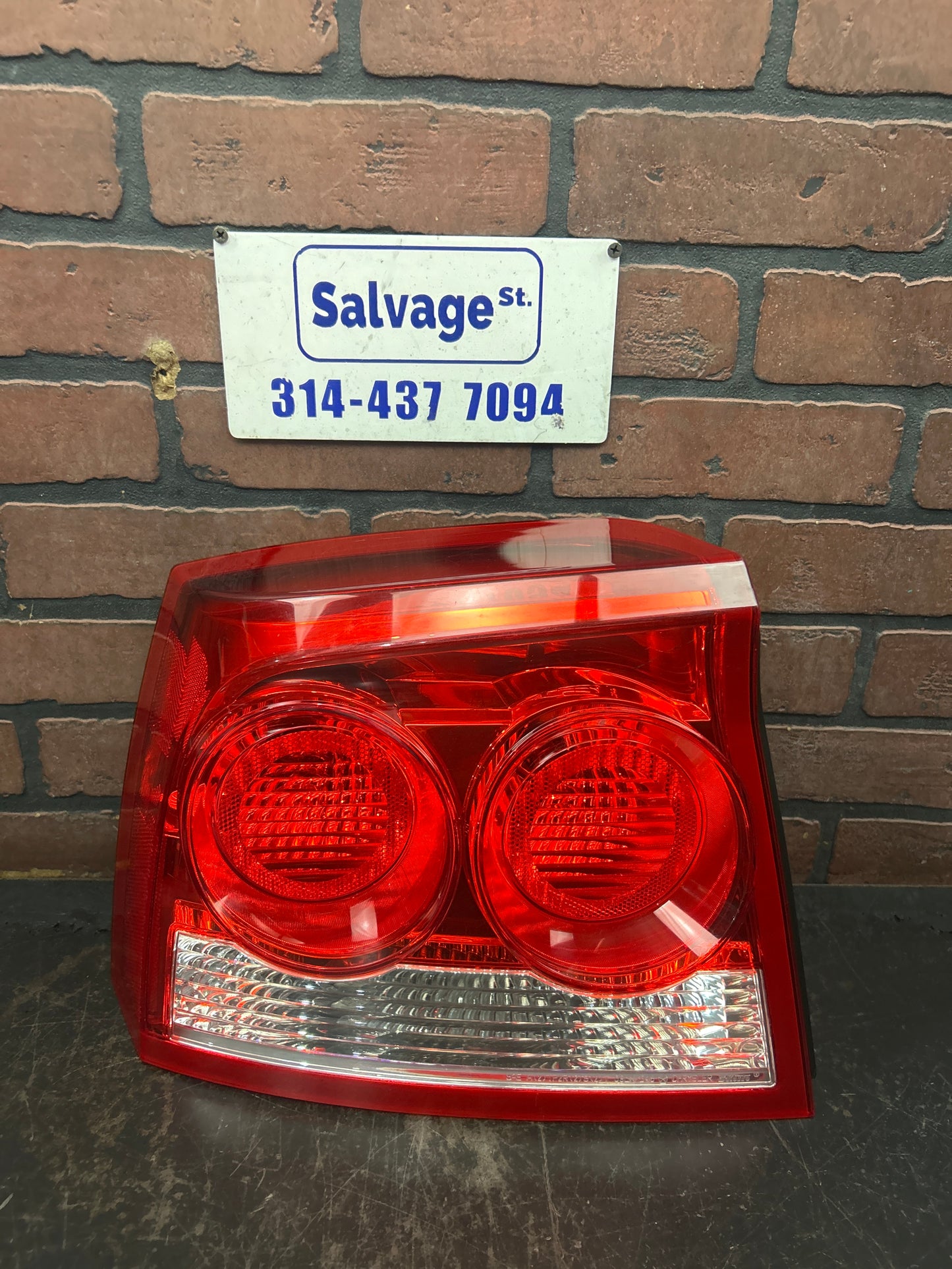 2009-2010 DODGE CHARGER DRIVER LEFT SIDE TAIL LIGHT LAMP 04806449AD OEM