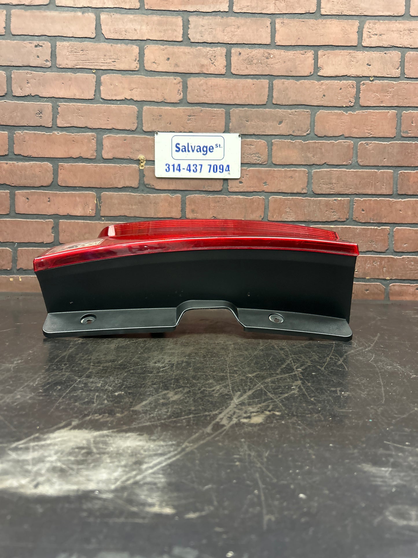 2007-2014 CADILLAC ESCALADE ESV OEM Driver Left Rear Taillight LED 30249262