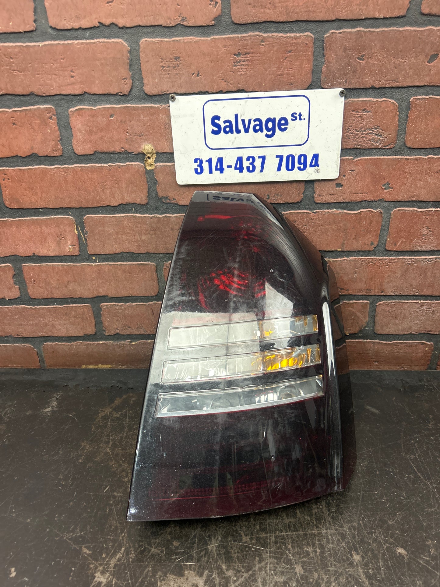 05-07 Chrysler 300 Passenger Rear Brake Stop Tail Light Assembly OEM 04805854AC