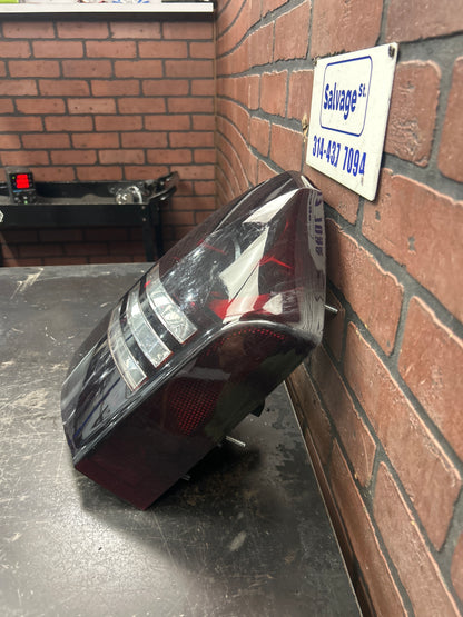 05-07 Chrysler 300 Passenger Rear Brake Stop Tail Light Assembly OEM 04805854AC