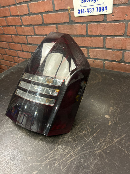 05-07 Chrysler 300 Passenger Rear Brake Stop Tail Light Assembly OEM 04805854AC