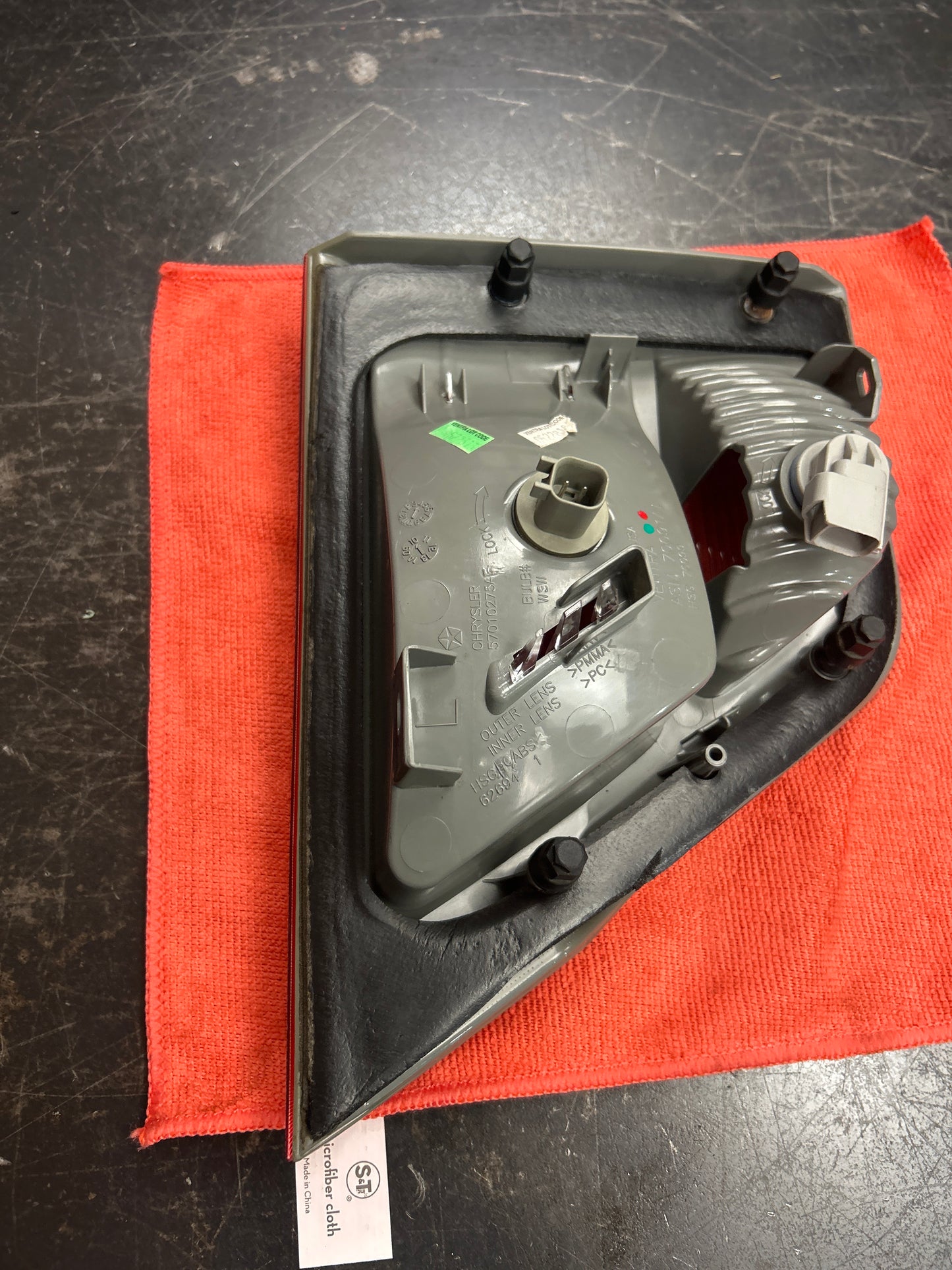 2018-2022 Jeep Grand Cherokee Driver Left Side Tail light Mopar OEM 57010275AF