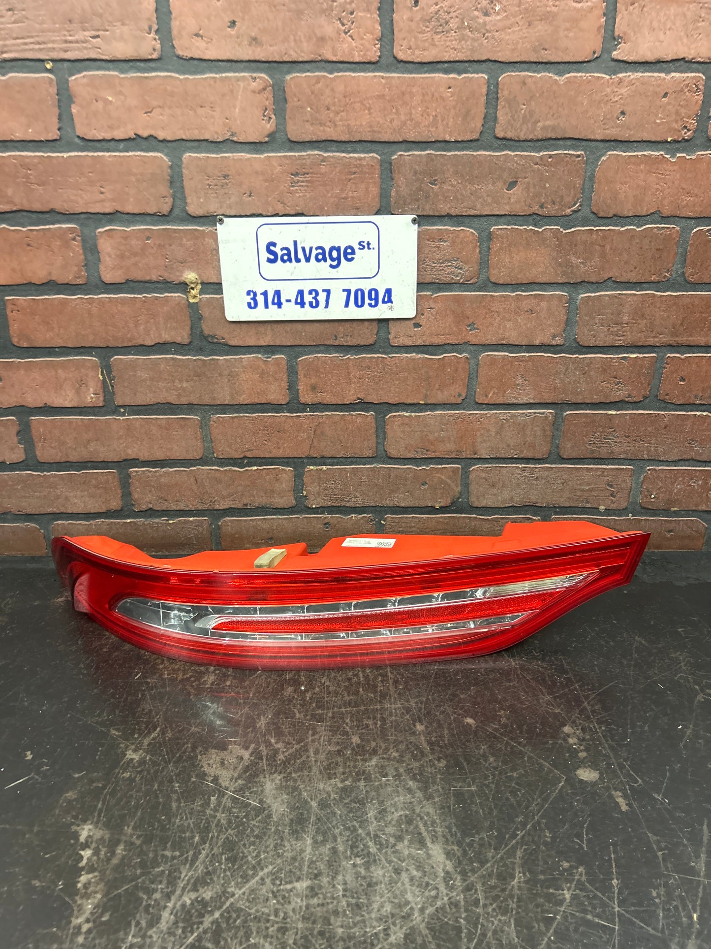 2015-2019 LINCOLN MKC REAR RIGHT PASSENGER SIDE TAIL LIGHT TAIL LAMP OEM