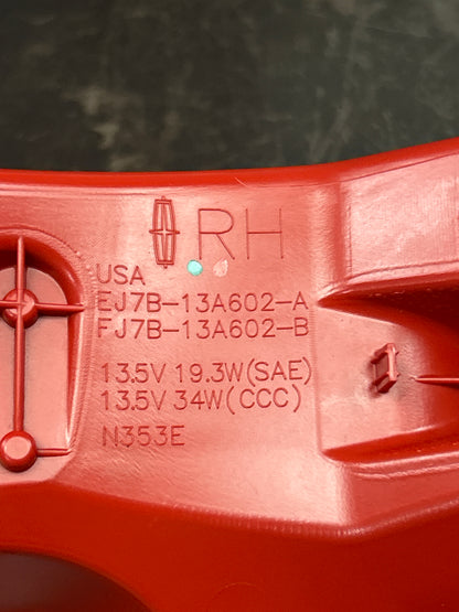 2015-2019 LINCOLN MKC REAR RIGHT PASSENGER SIDE TAIL LIGHT TAIL LAMP OEM