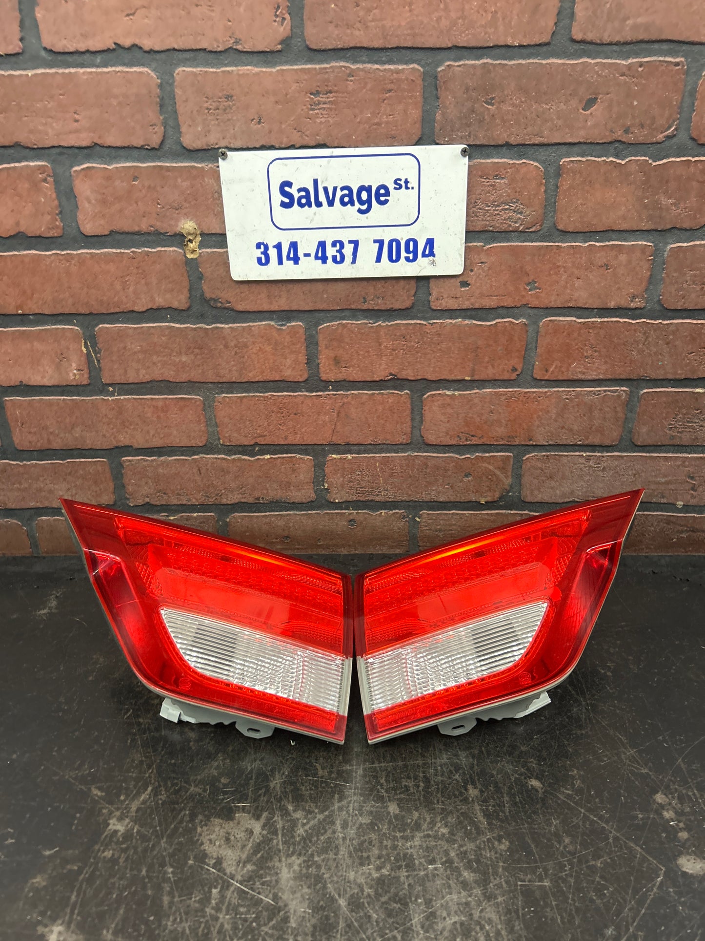 2011-2013 JEEP GRAND CHEROKEE LEFT RIGHT SIDE INNER TAIL LIGHT SET PAIR OEM