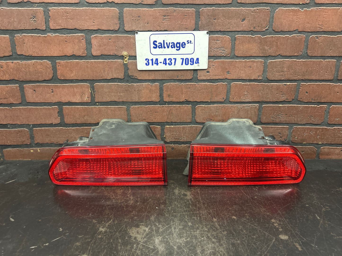 2008-2014 Dodge Challenger SRT8 Left Right Tail Light Lamp Set Pair OEM