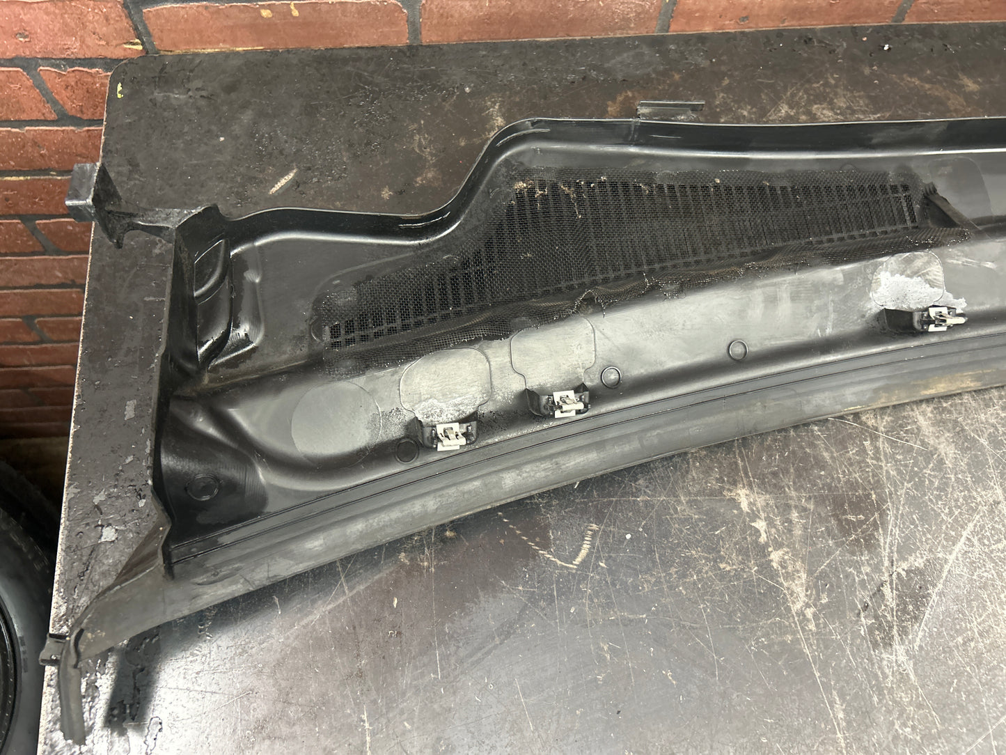 11-15 JEEP GRAND CHEROKEE SRT OEM WINDSHIELD WIPER COWL PANEL VENT GRILLE COVER