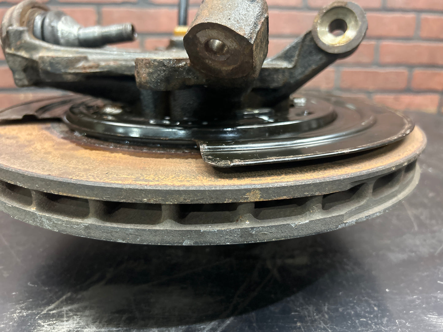 2012-15 JEEP GRAND CHEROKEE WK REAR LEFT SPINDLE KNUCKLE & HUB OEM 04877113AB