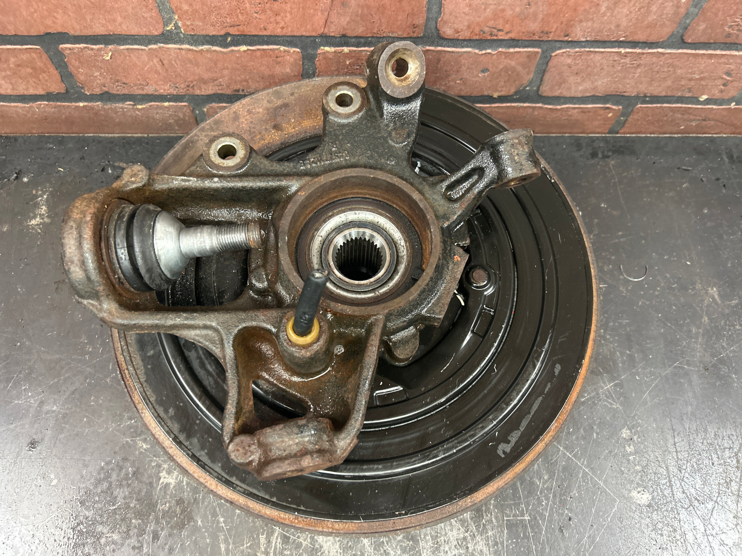 2012-2015 JEEP GRAND CHEROKEE WK REAR RIGHT SPINDLE KNUCKLE & HUB OEM 04877112AB
