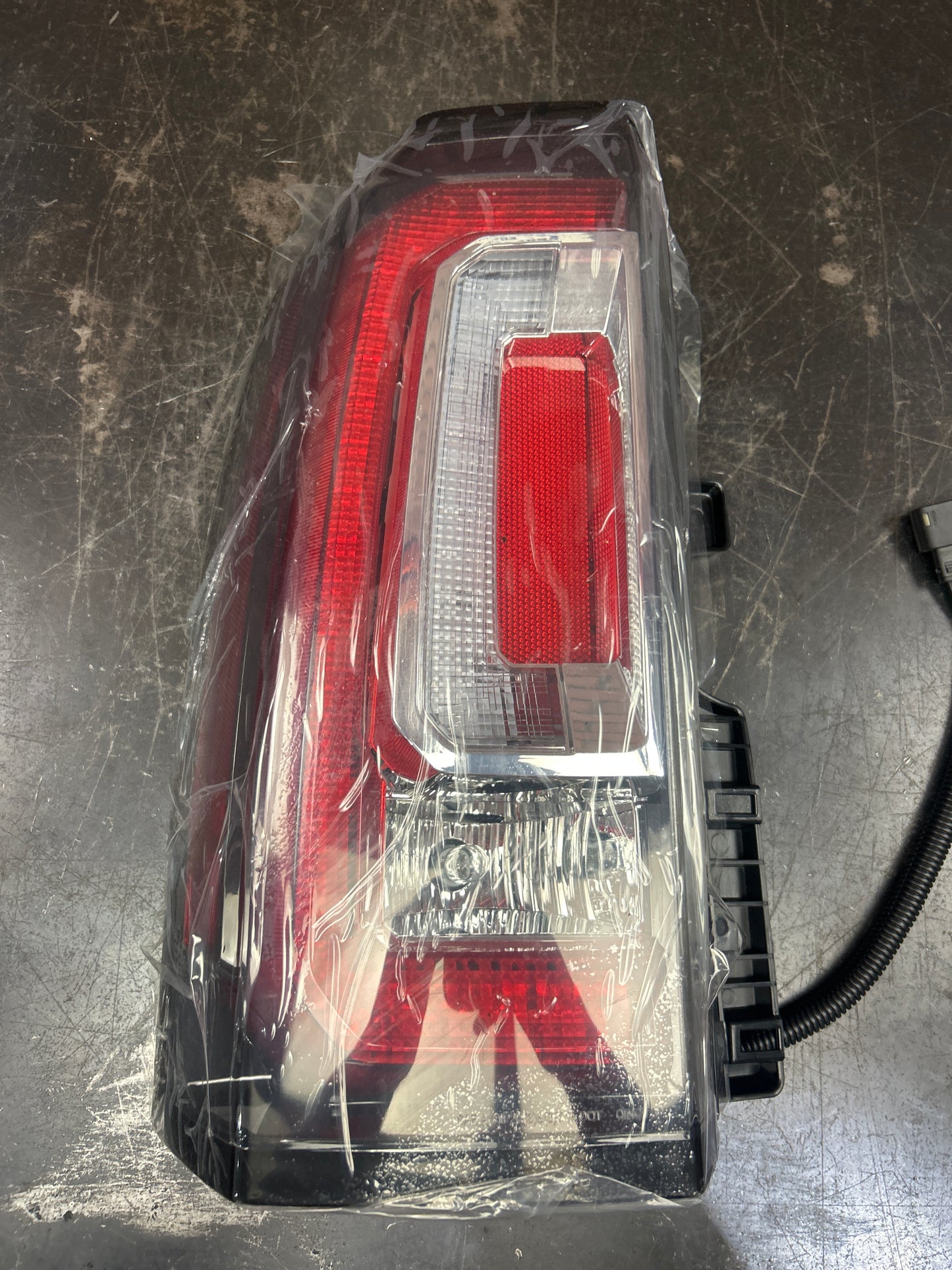 Tail Light For 2015-2020 GMC Yukon / Yukon XL Driver Left Side Brake Lamp