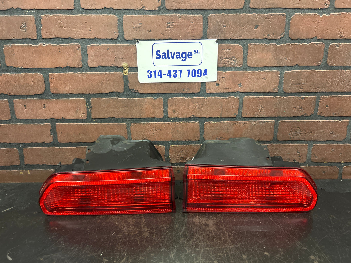2008-2014 Dodge Challenger Driver Passenger Side Tail Light Lamp Set Pair OEM