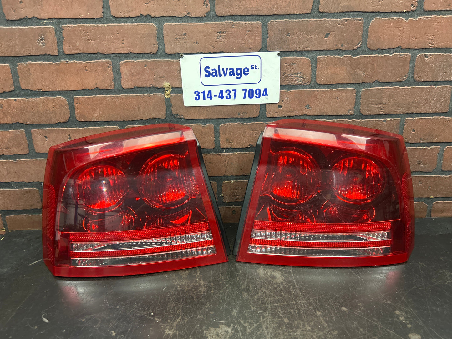 2005-2010 Dodge Charger Rear Driver Passenger Tail Light Lamp Set Pair OEM