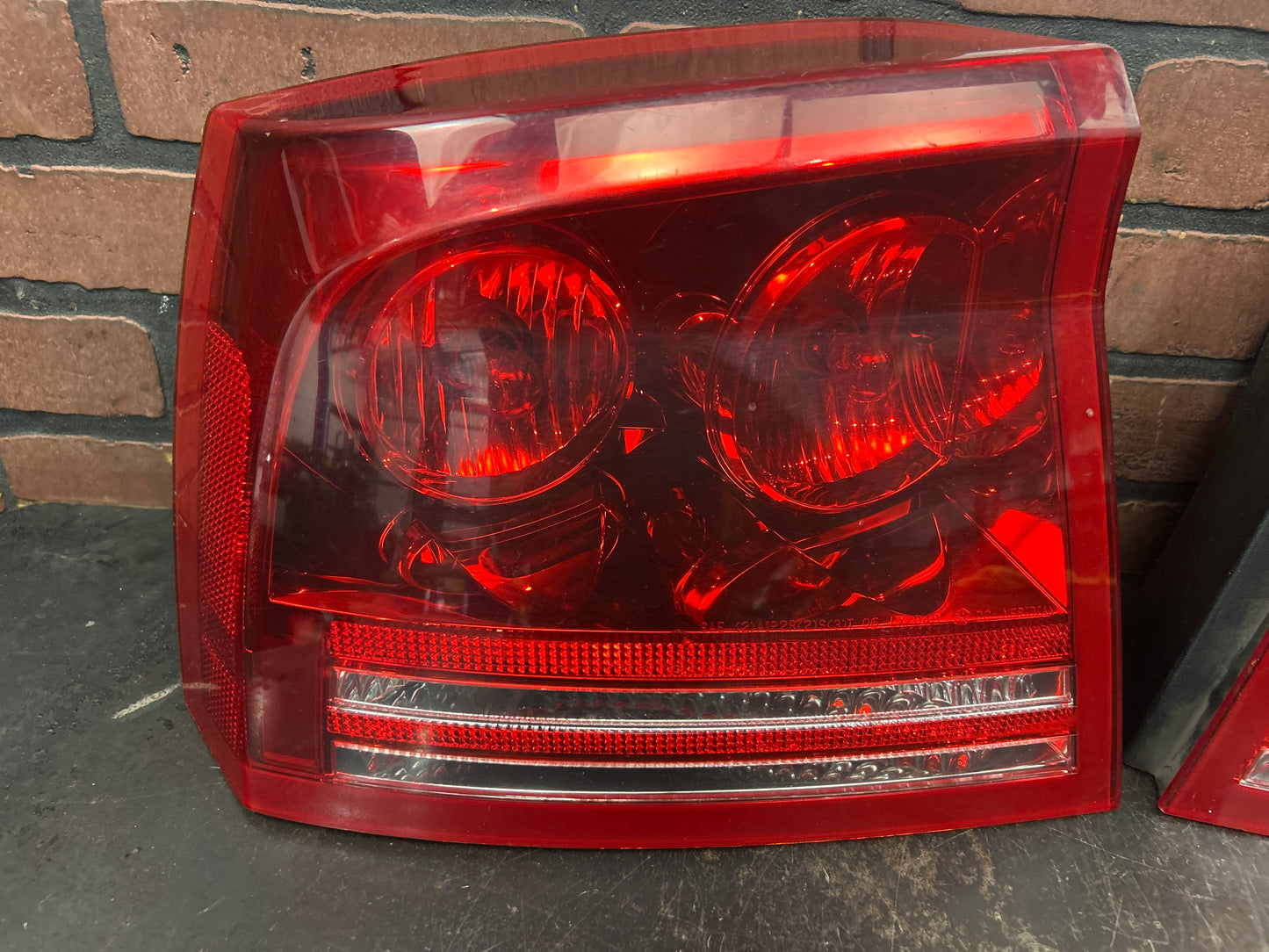 2005-2010 Dodge Charger Rear Driver Passenger Tail Light Lamp Set Pair OEM