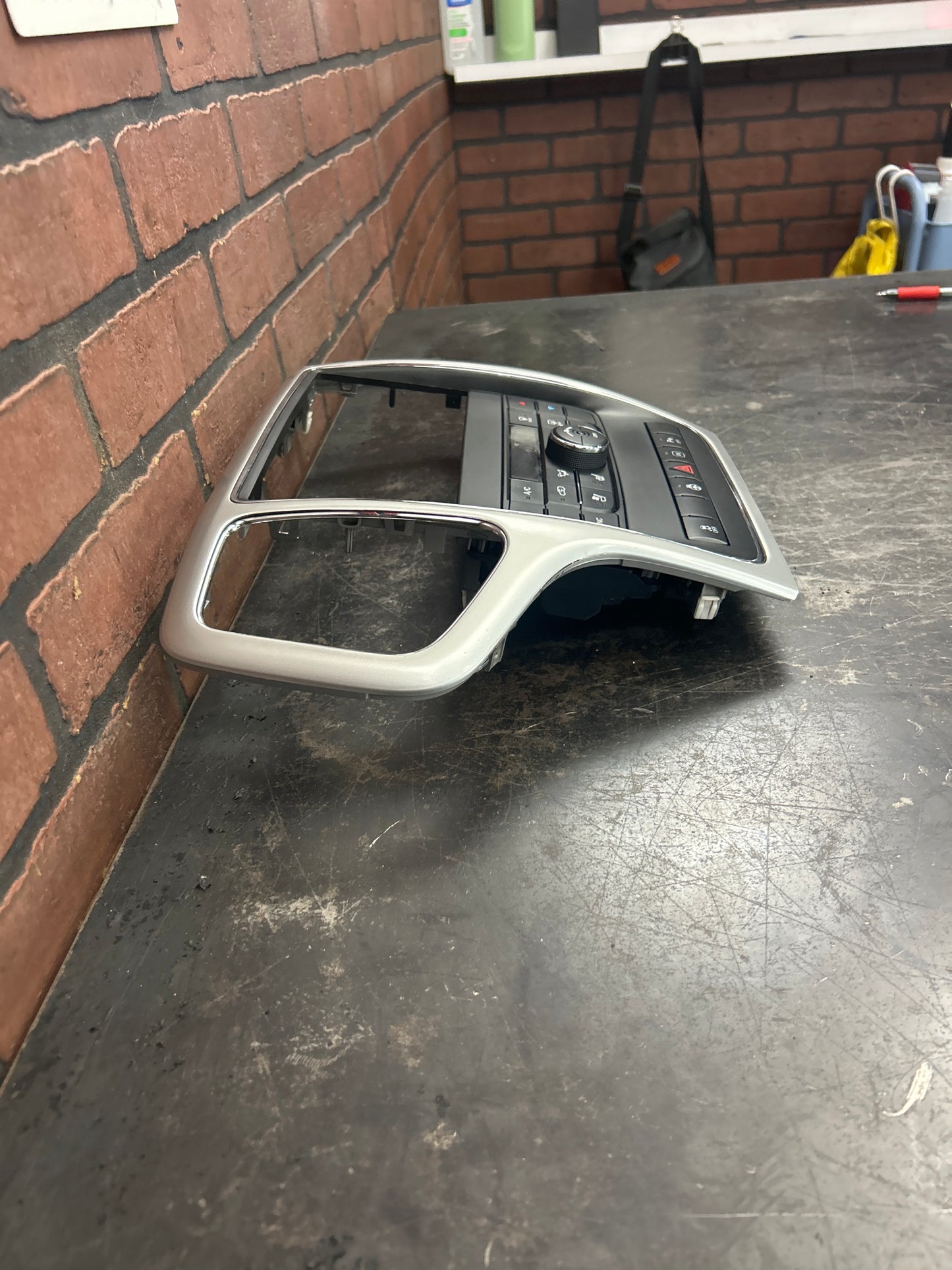 2011-2013 Jeep Grand Cherokee Center Dash Bezel Digital Climate Control OEM