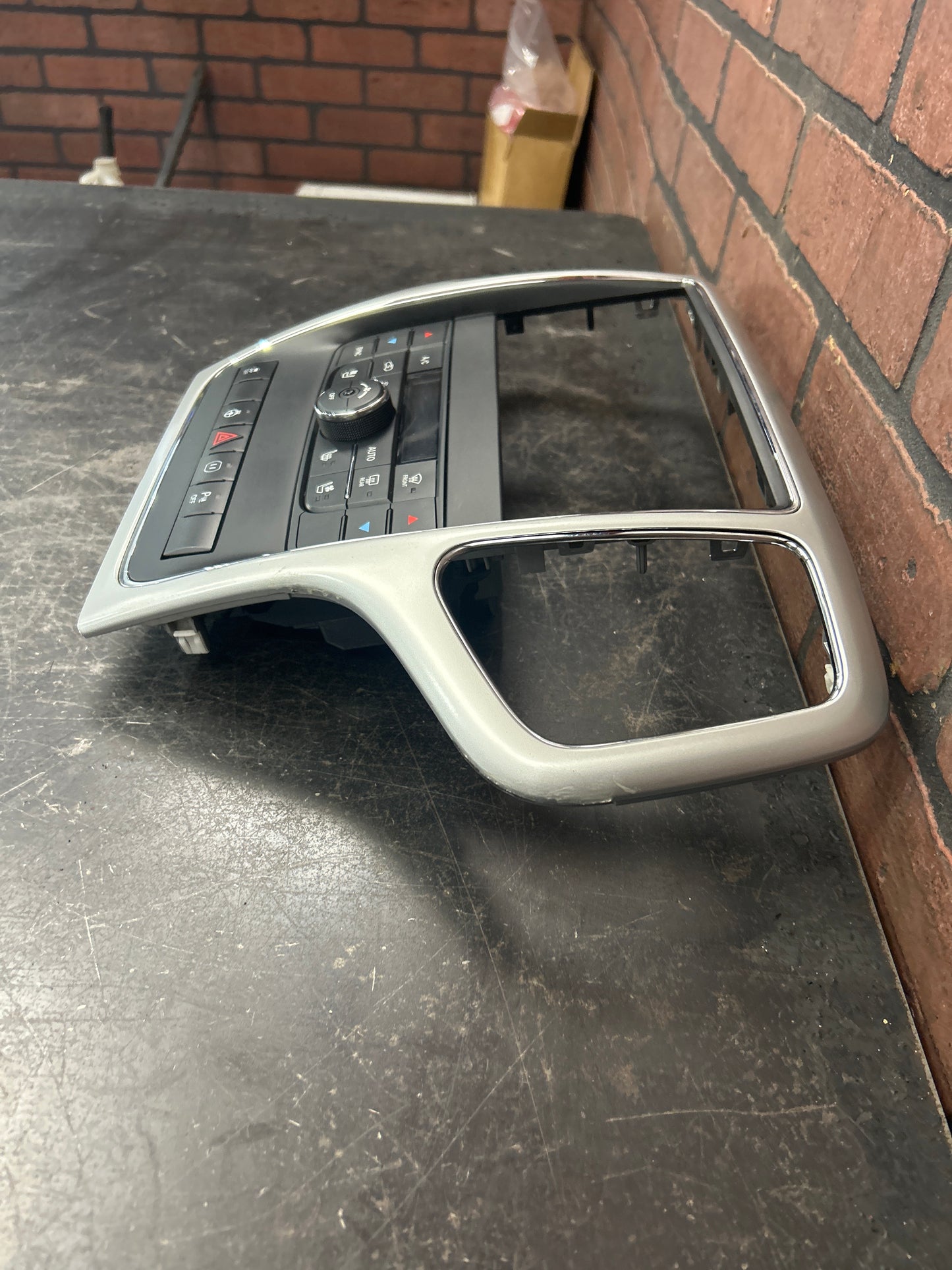 2011-2013 Jeep Grand Cherokee Center Dash Bezel Digital Climate Control OEM
