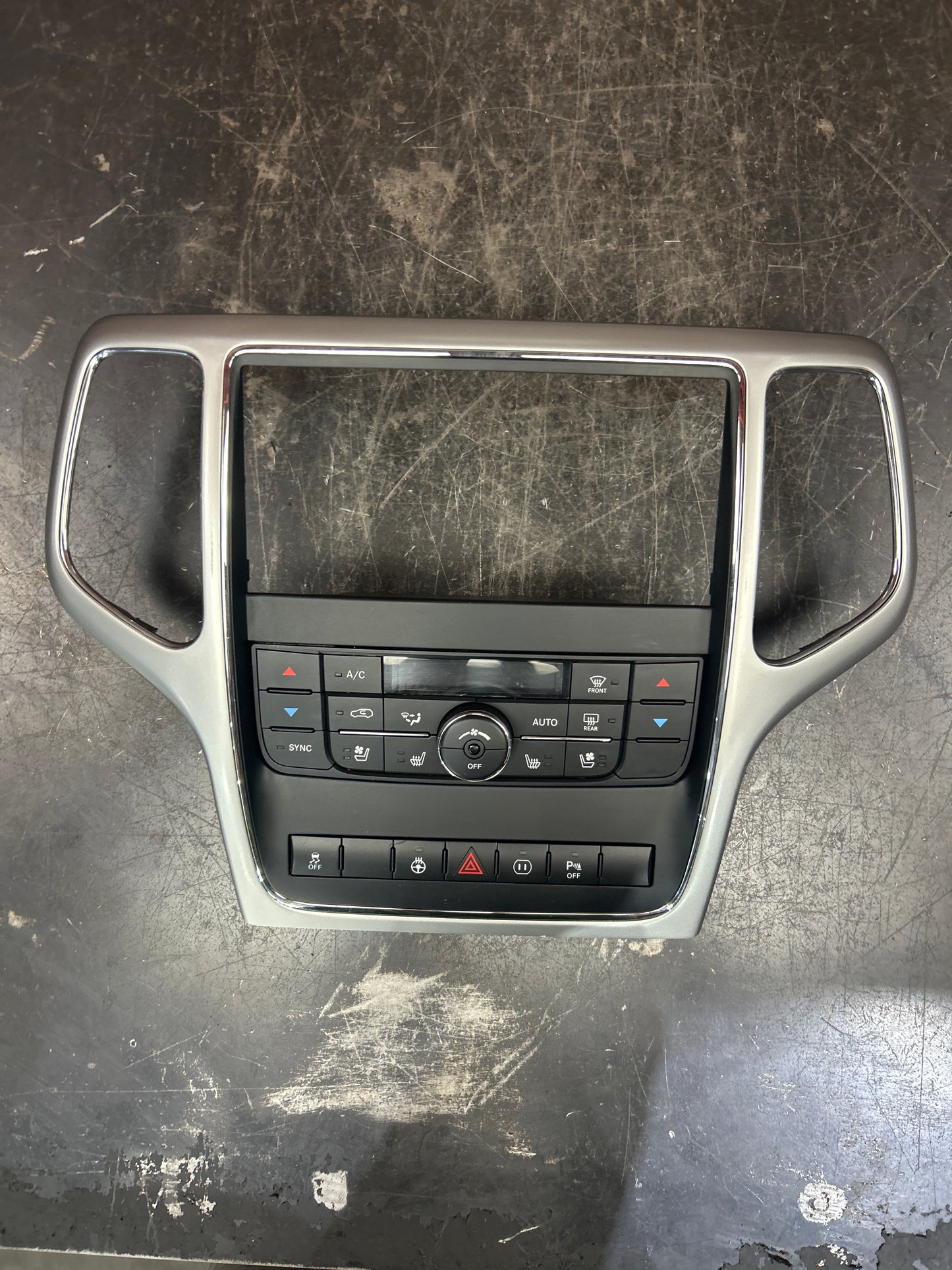 2011-2013 Jeep Grand Cherokee Center Dash Bezel Digital Climate Control OEM