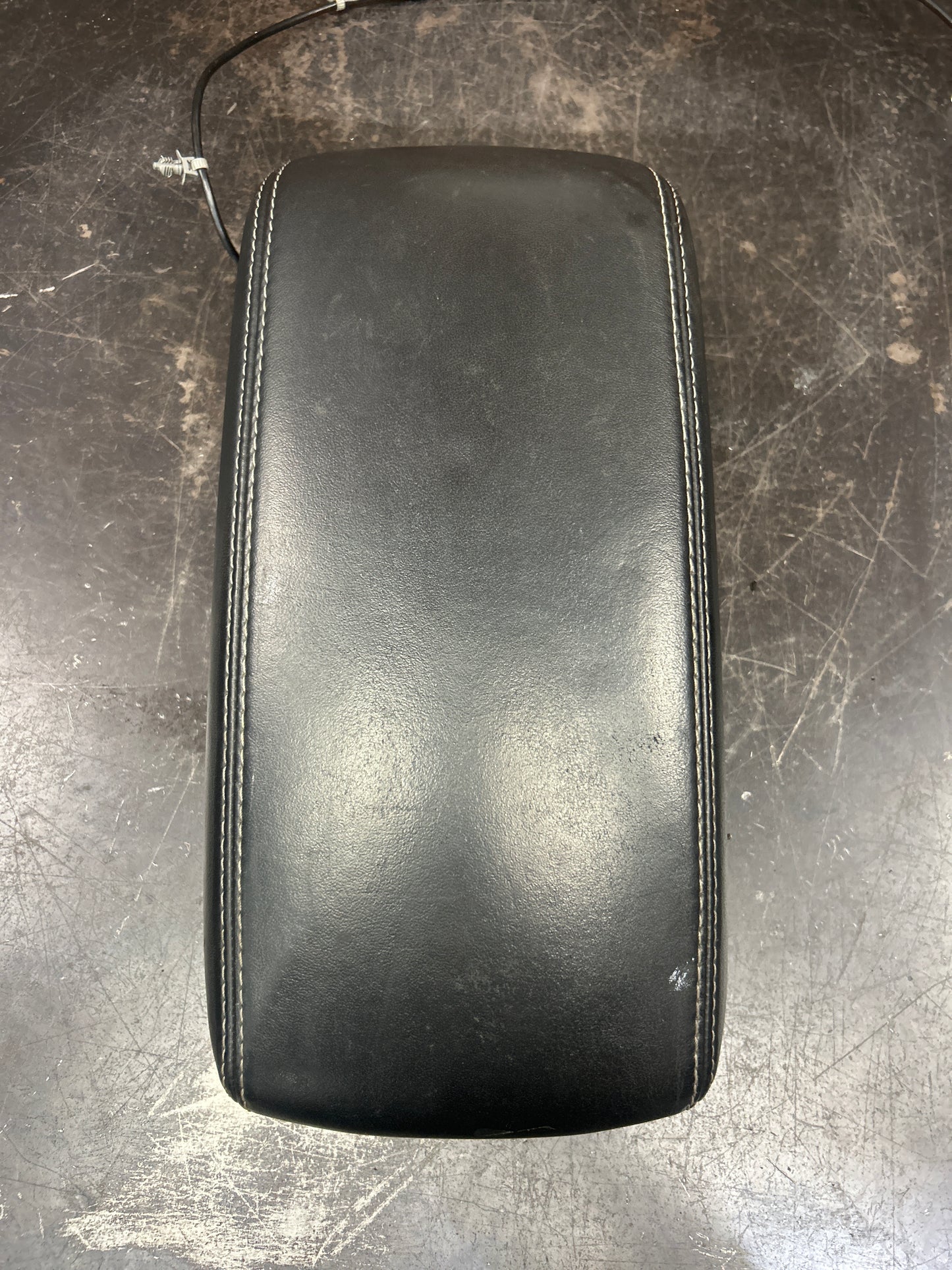 2011-2021 Jeep Grand Cherokee SRT8 Center Console Lid Top Arm Rest Armrest Black