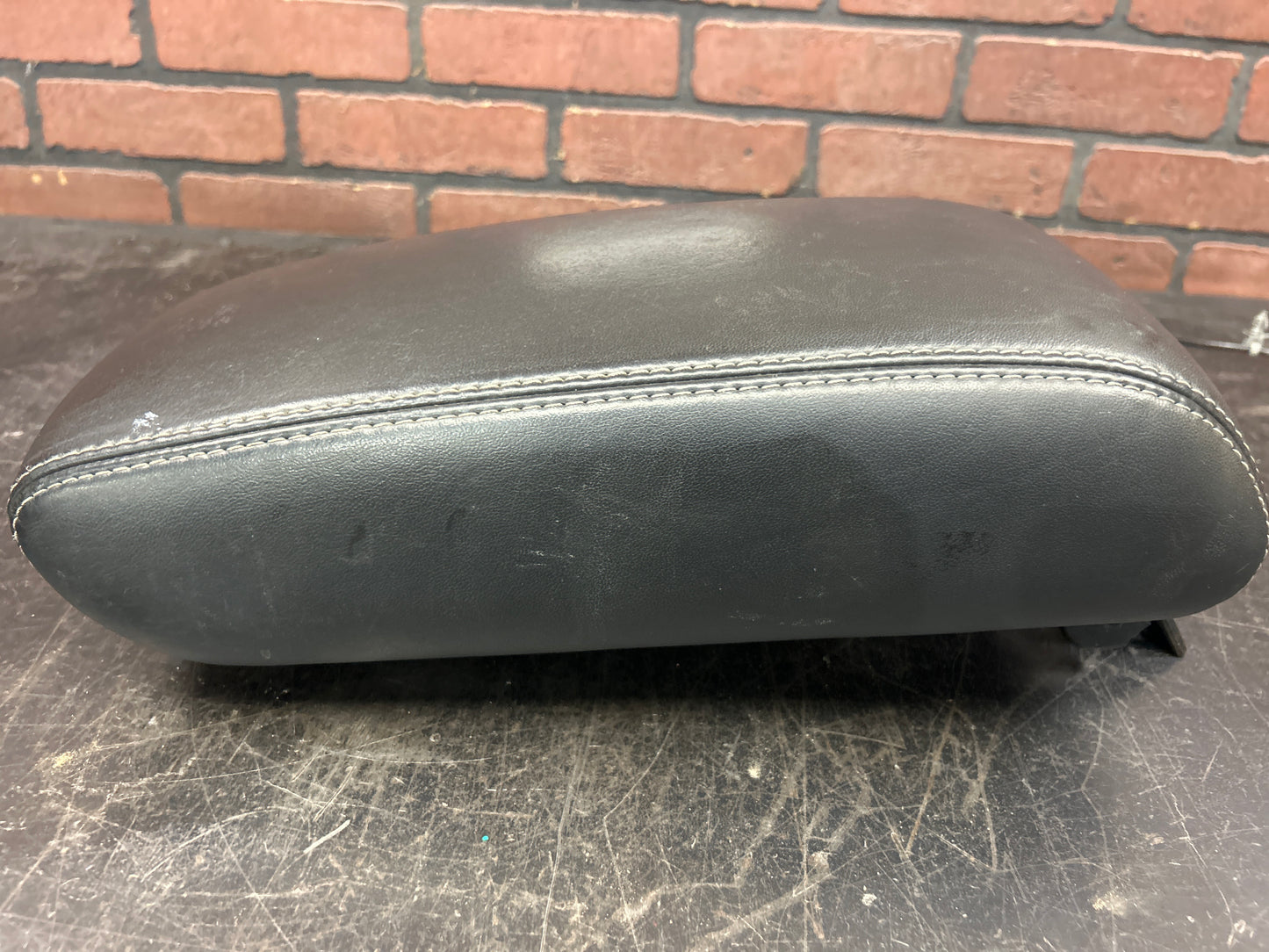 2011-2021 Jeep Grand Cherokee SRT8 Center Console Lid Top Arm Rest Armrest Black