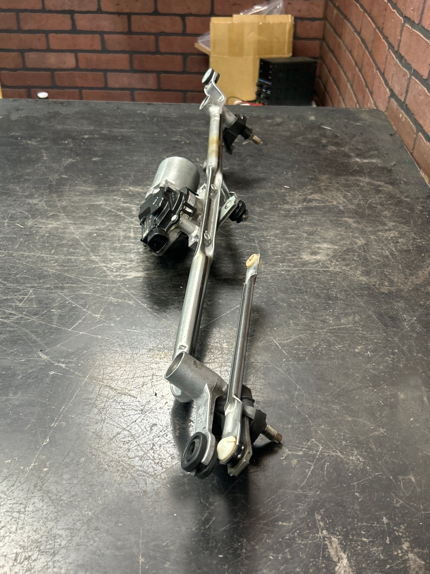 2011-2013 GRAND CHEROKEE FRONT WINDSHIELD WIPER TRANSMISSION LINKAGE MOTOR OEM