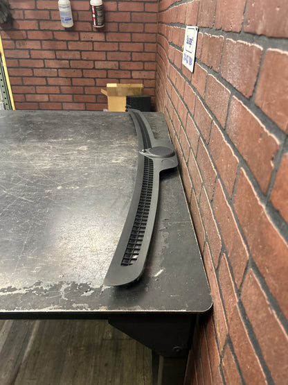 2011 - 2022 JEEP GRAND CHEROKEE SRT8 DASH AIR VENT DEFROSTER GRILLE OEM