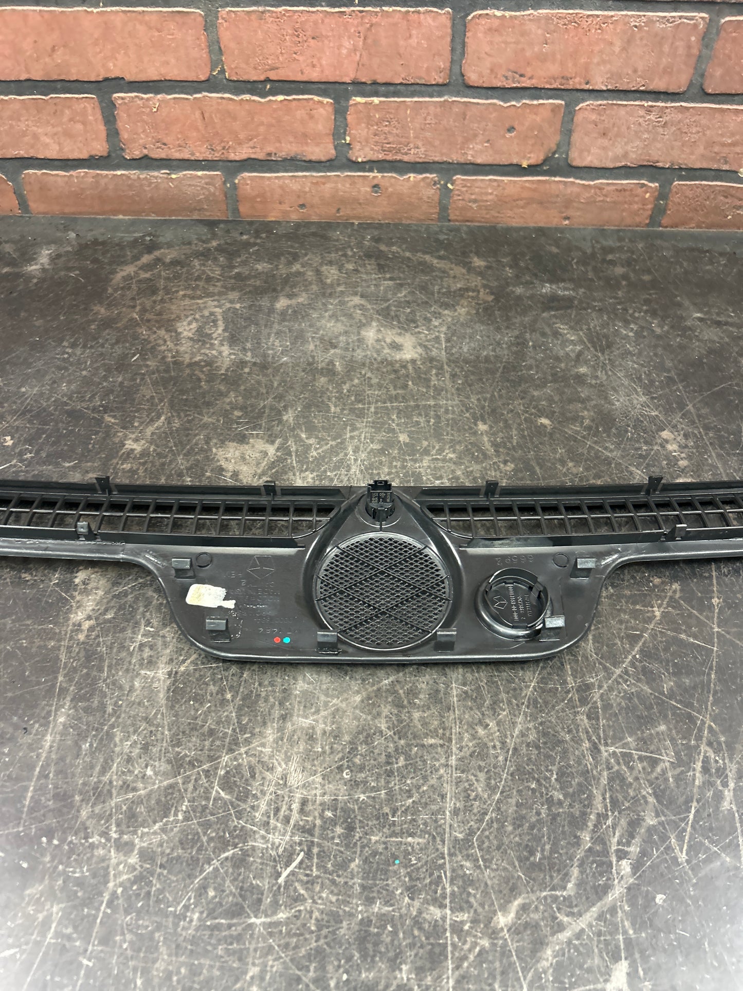 2011 - 2022 JEEP GRAND CHEROKEE SRT8 DASH AIR VENT DEFROSTER GRILLE OEM