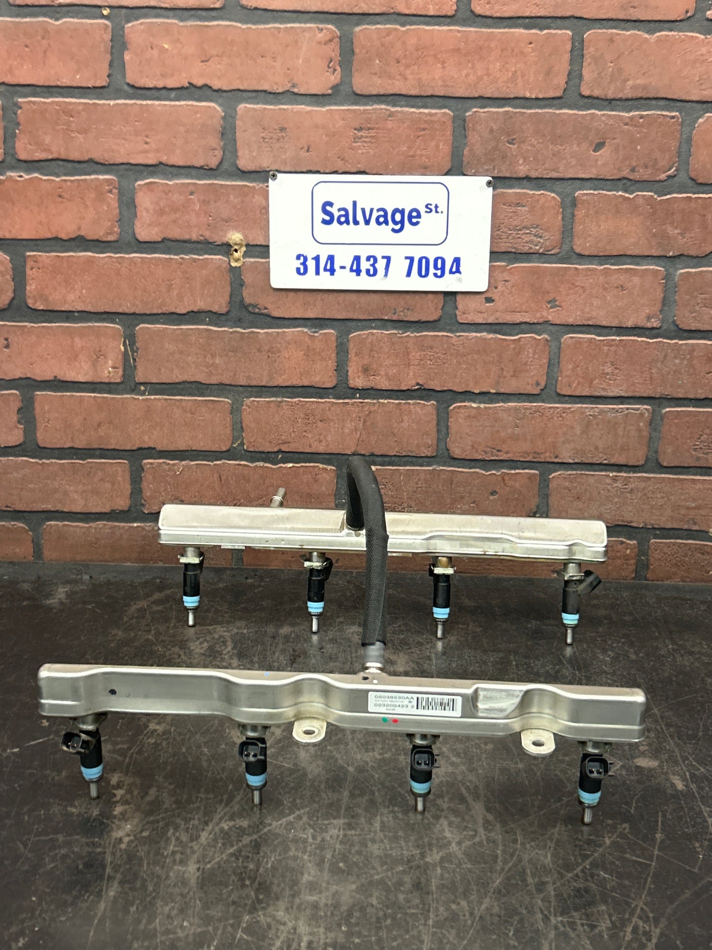 2011-2014 Dodge Jeep Chrysler SRT 6.4L 392 Engine Fuel Rail W/ Injectors OEM