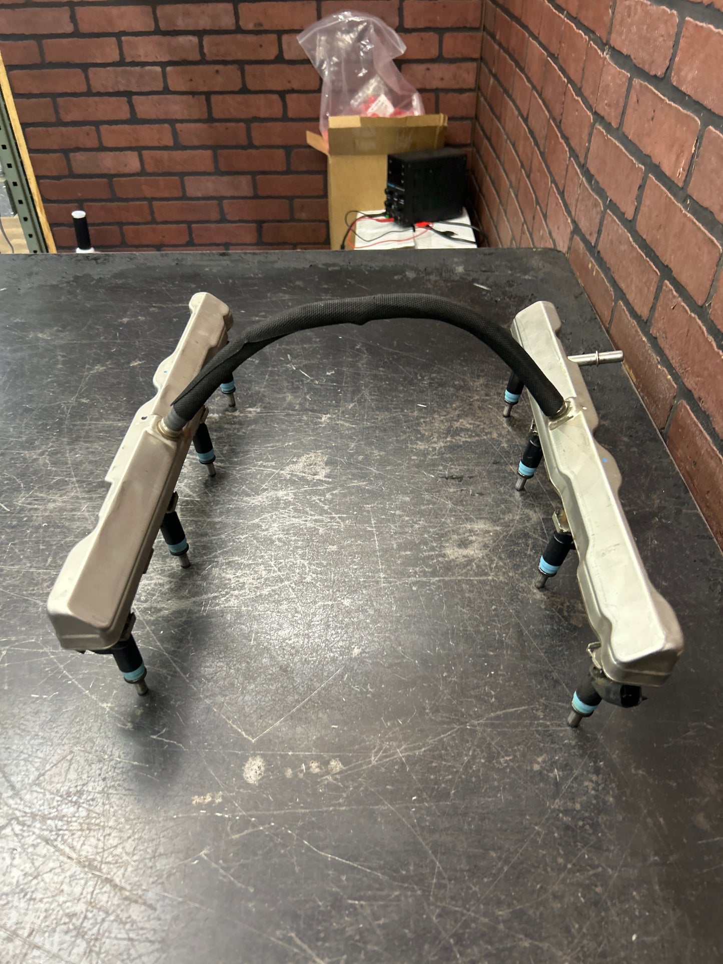 2011-2014 Dodge Jeep Chrysler SRT 6.4L 392 Engine Fuel Rail W/ Injectors OEM