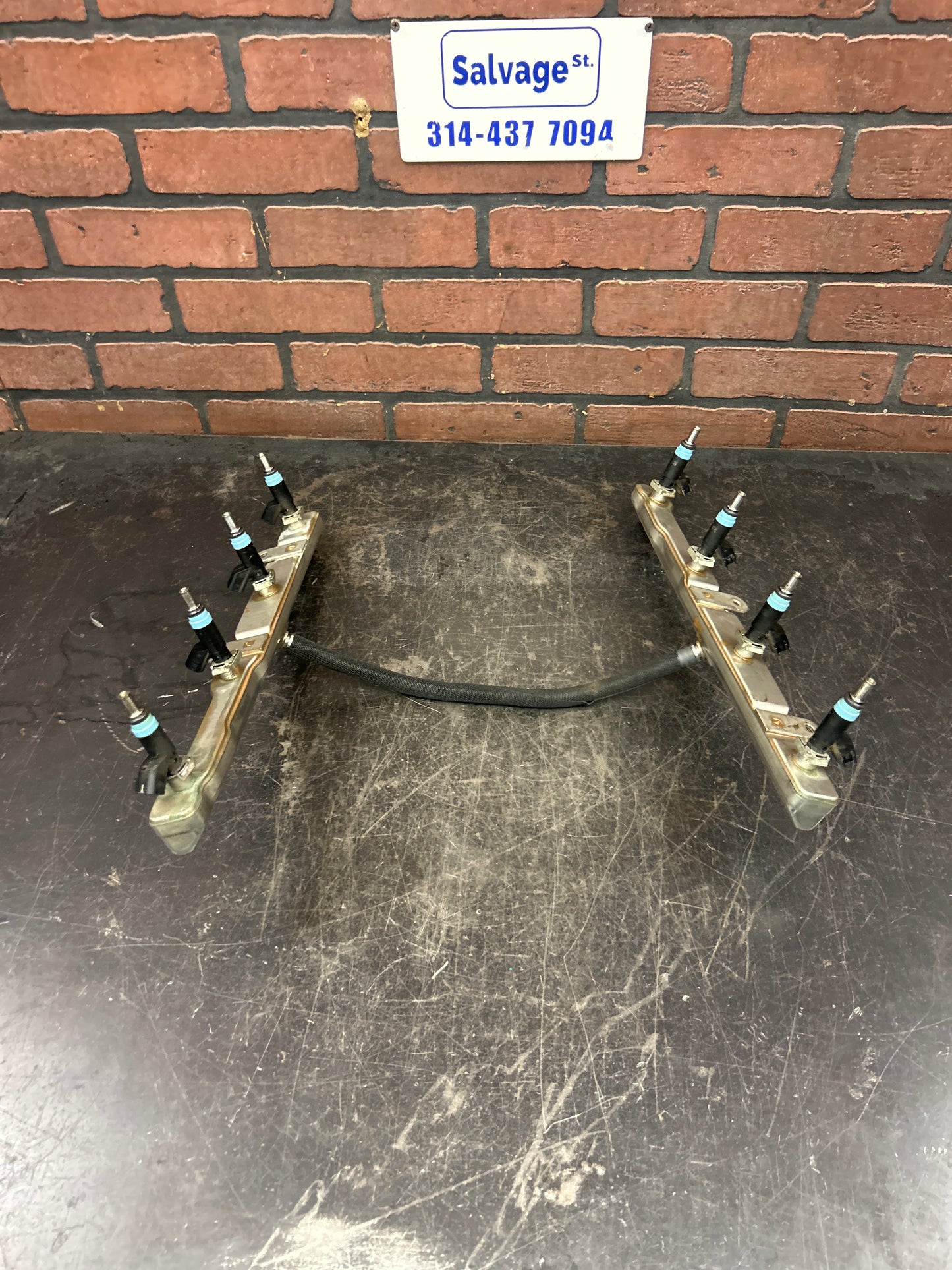 2011-2014 Dodge Jeep Chrysler SRT 6.4L 392 Engine Fuel Rail W/ Injectors OEM