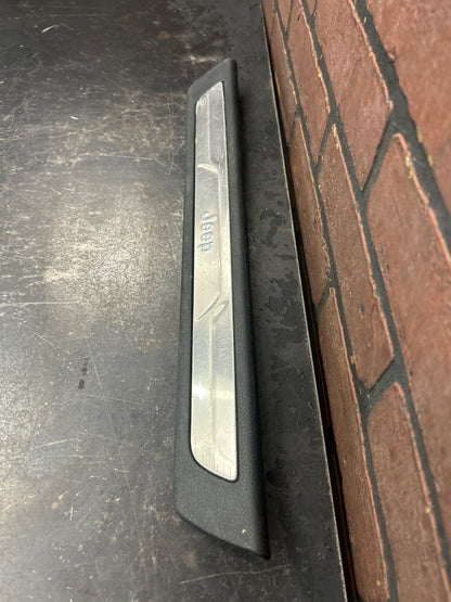 2011-2021 JEEP GRAND CHEROKEE SRT8 SCUFF DOOR SILL PANEL PLATE TRIM OEM