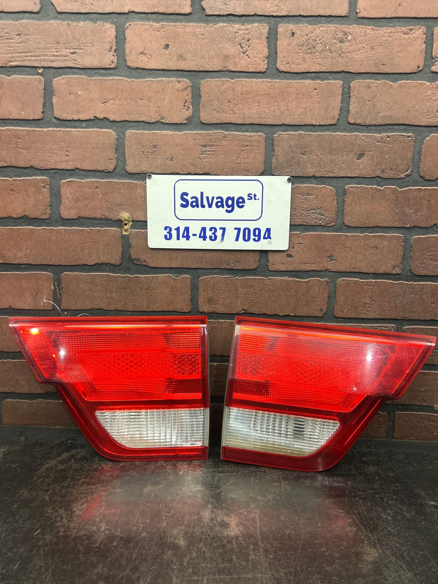 2011-2013 Jeep Grand Cherokee SRT8 OEM Inner Liftgate Mounted Tail Light Set