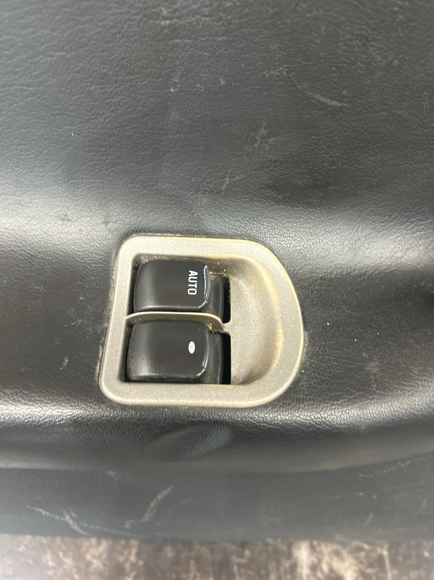 07-08 PONTIAC SOLSTICE FRONT DRIVER LEFT INSIDE DOOR TRIM PANEL 25801534