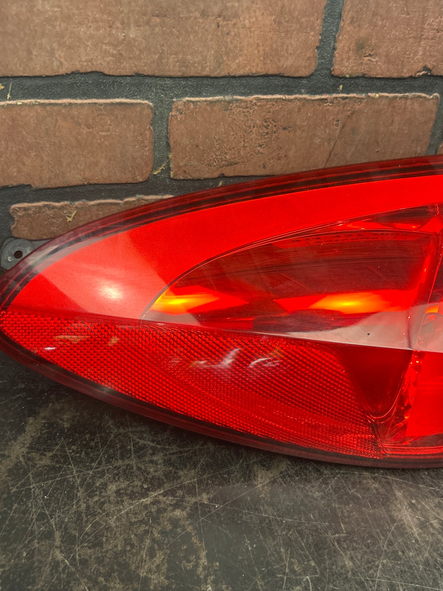2006-2009 Pontiac Solstice Rear Left Side Tail Light Taillight Brake Lamp OEM