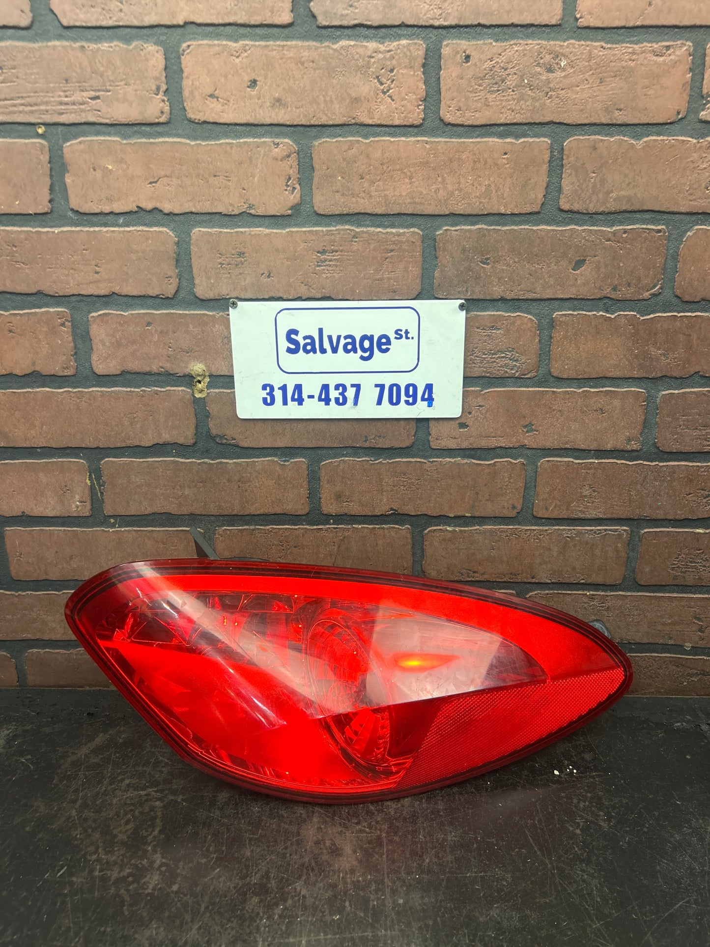 2006-2009 Pontiac Solstice Rear Right Side Tail Light Taillight Brake Lamp OEM