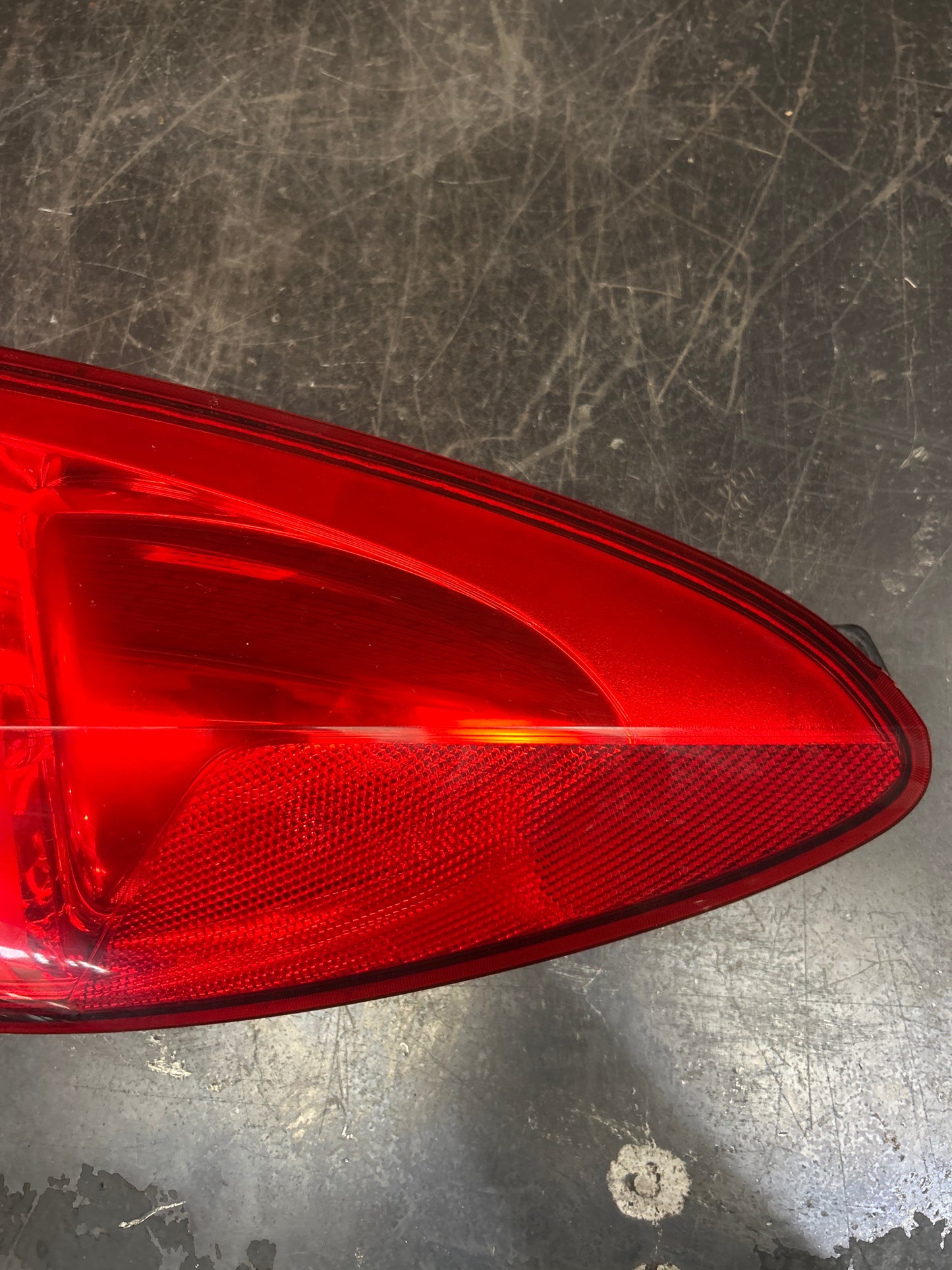 2006-2009 Pontiac Solstice Rear Right Side Tail Light Taillight Brake Lamp OEM