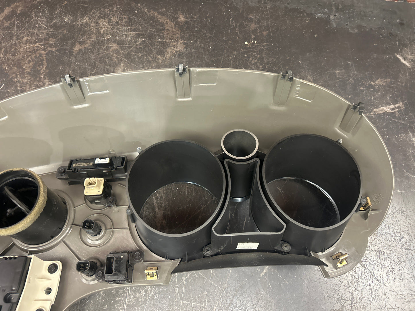 2006-2009 Pontiac Solstice Instrument Cluster Dashboard Trim Bezel OEM 15262130