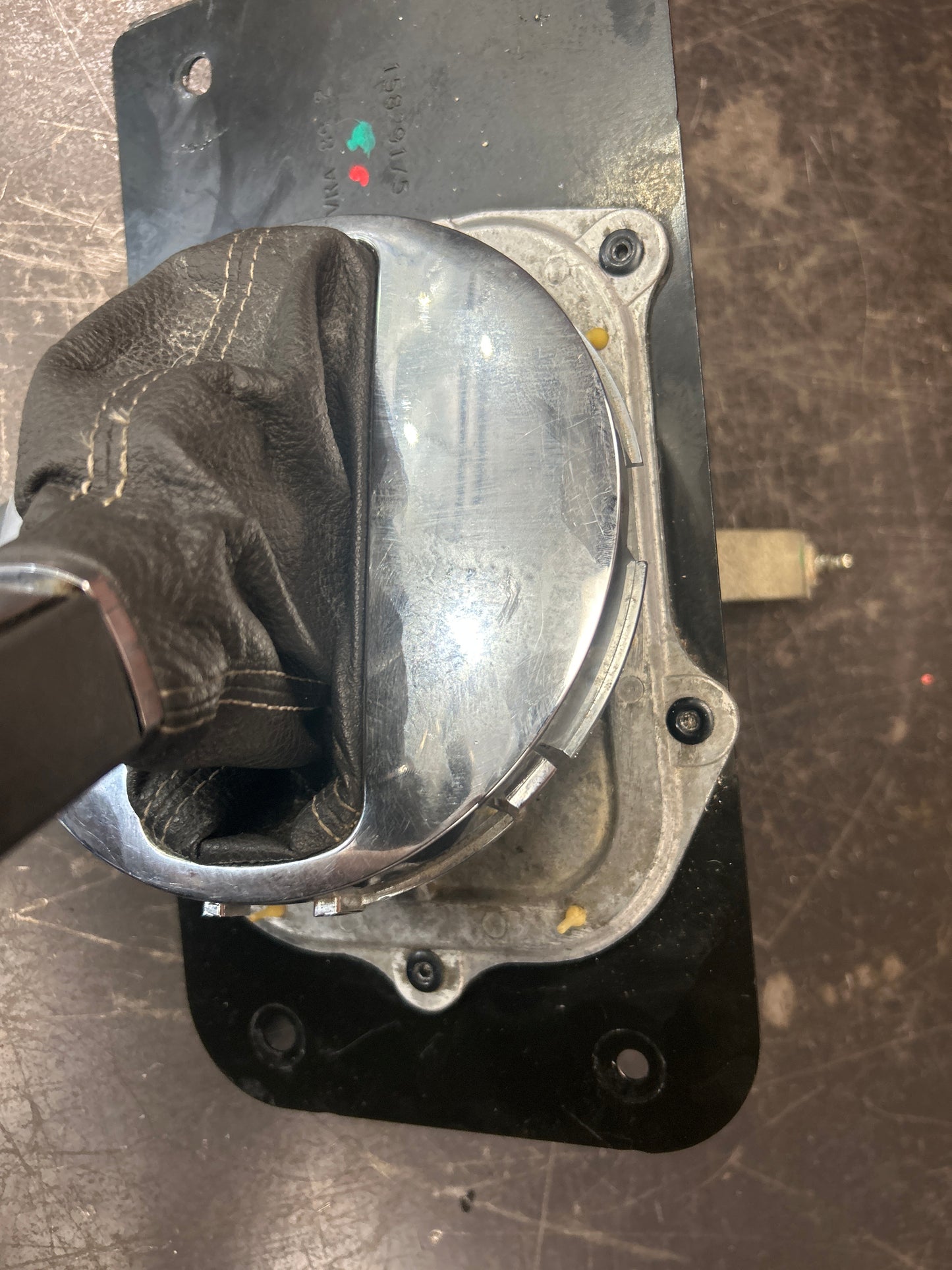 06-09 Pontiac Solstice GXP Automatic Trans Gear Selector Shifter Plate GM OEM