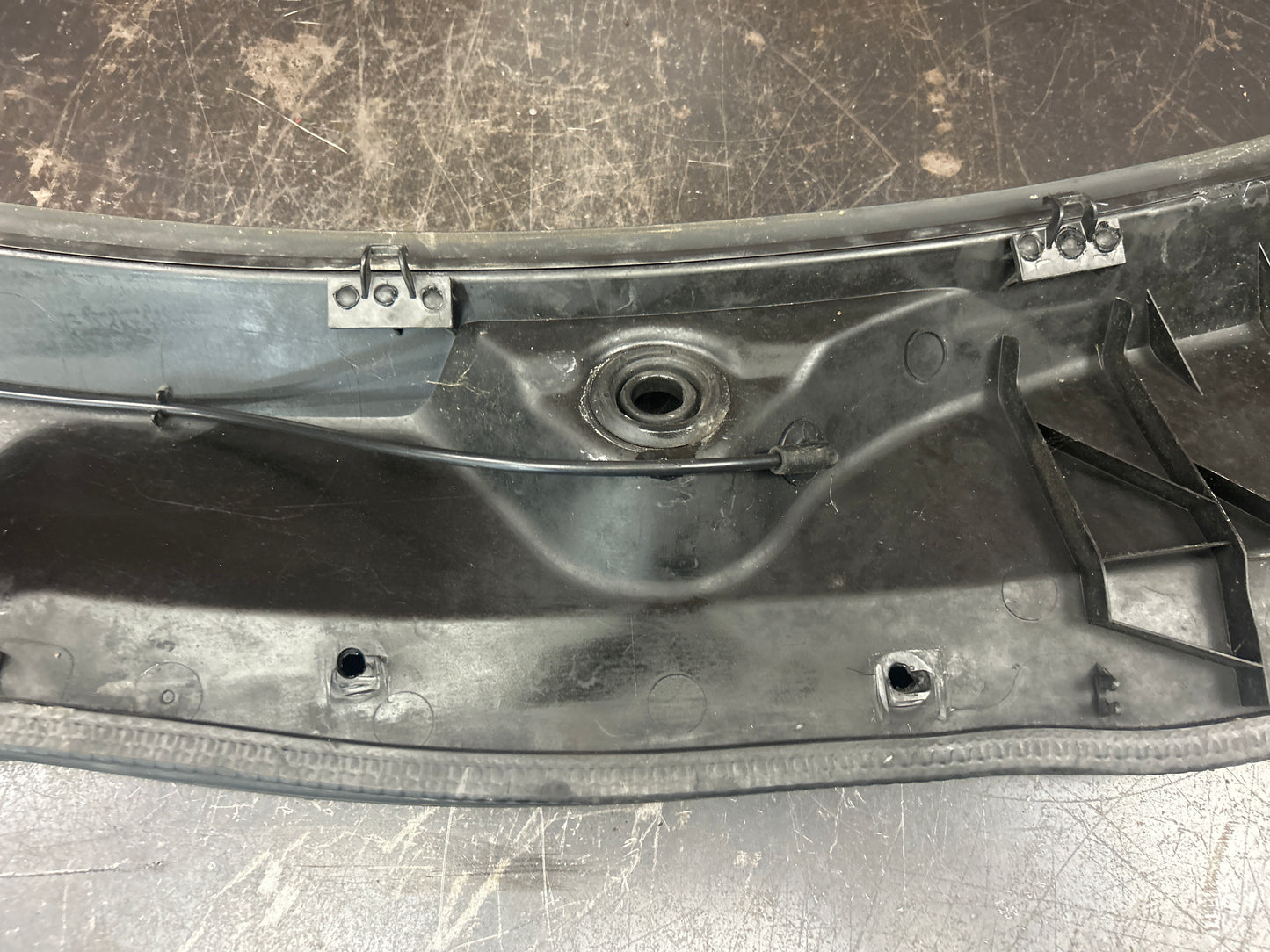 06-10 Pontiac Solstice Saturn Sky Front Windshield Defroster Cowl Vent Panel OEM